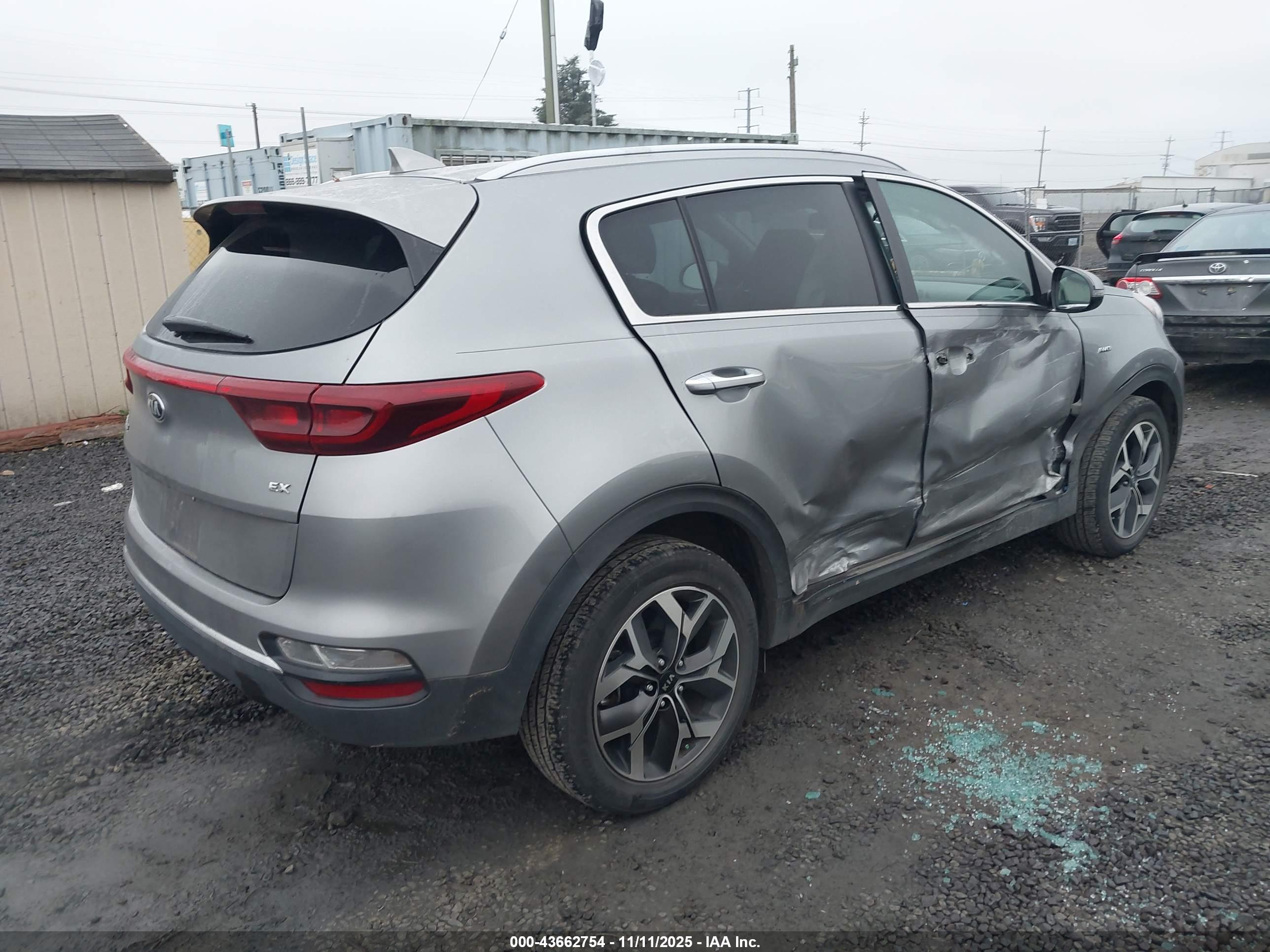 KIA SPORTAGE image 4