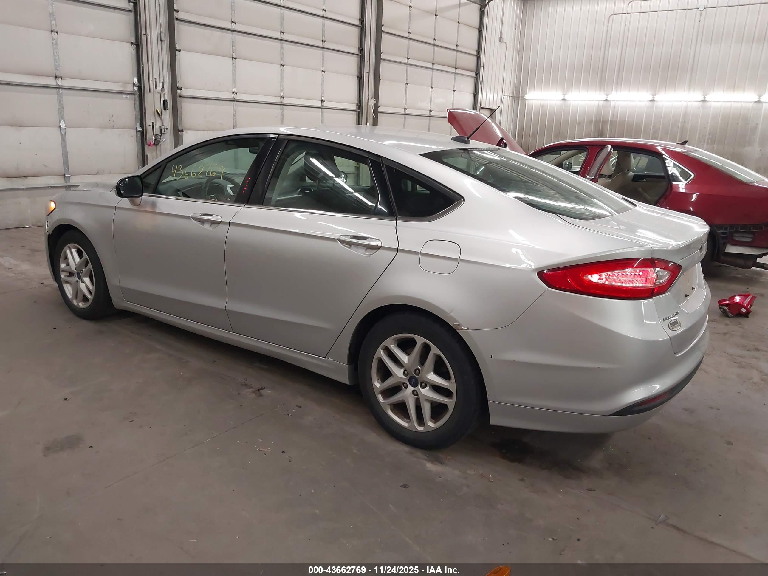 FORD FUSION image 3