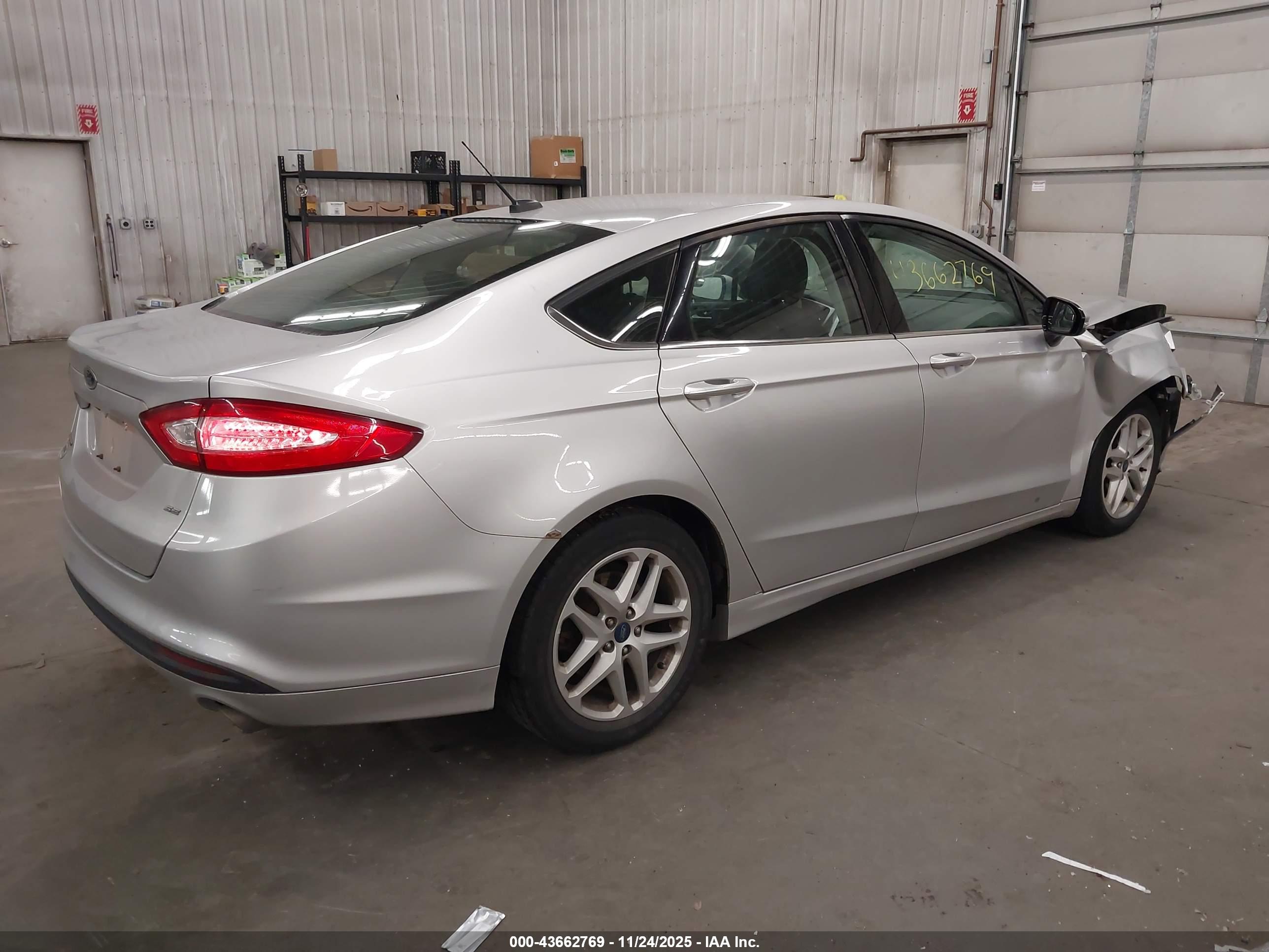 FORD FUSION image 4