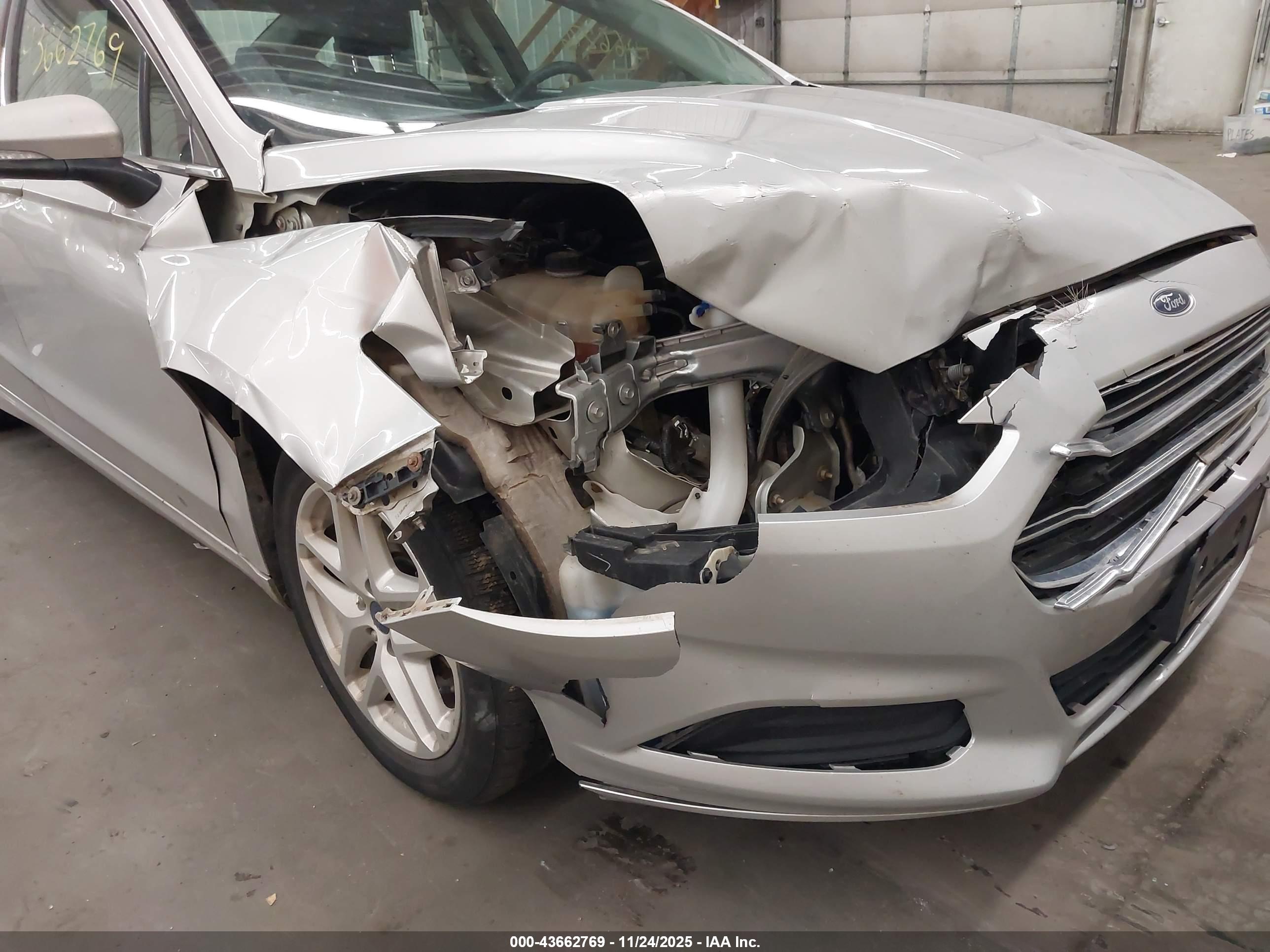 FORD FUSION image 6