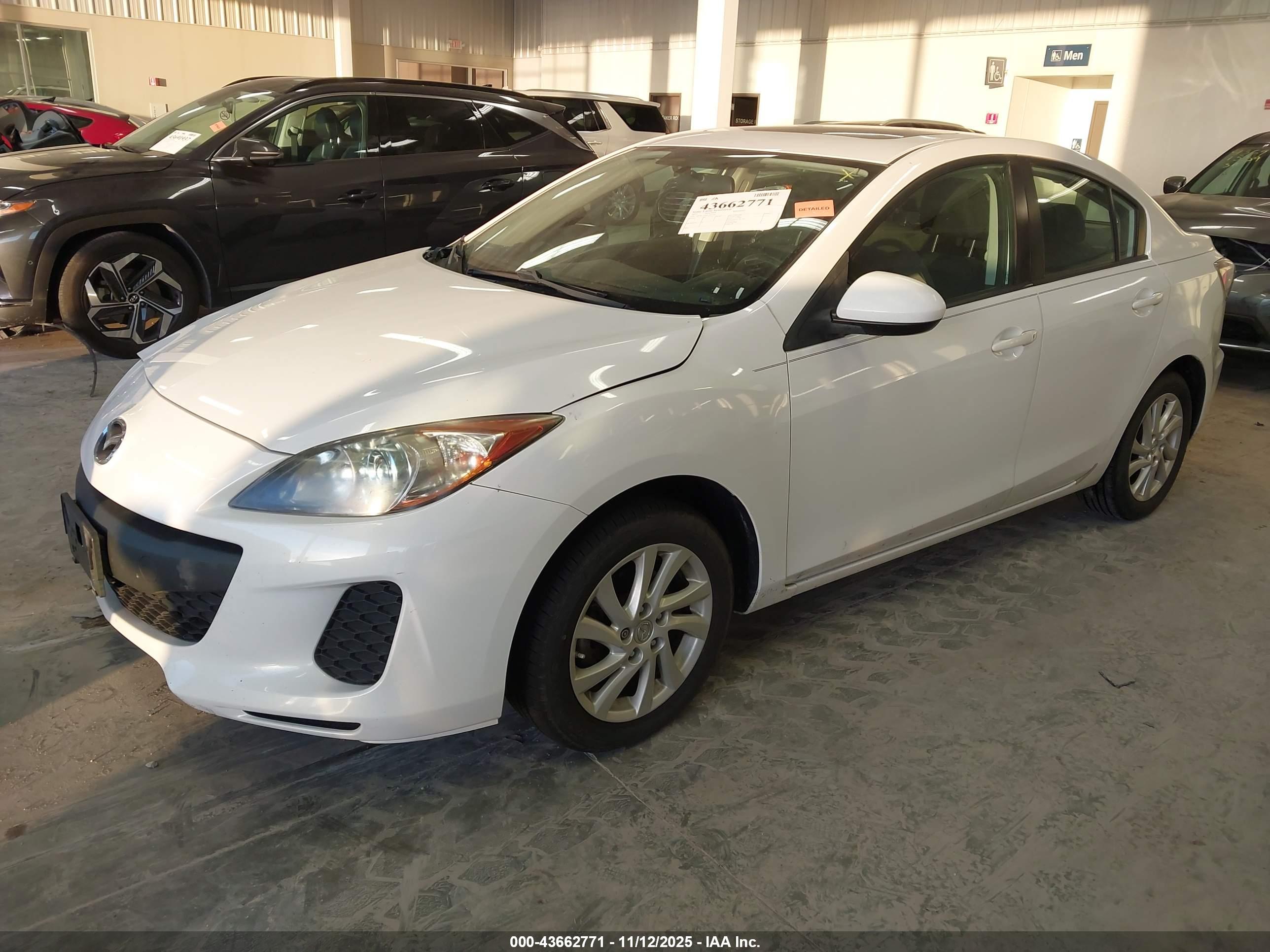 MAZDA MAZDA3 image 2