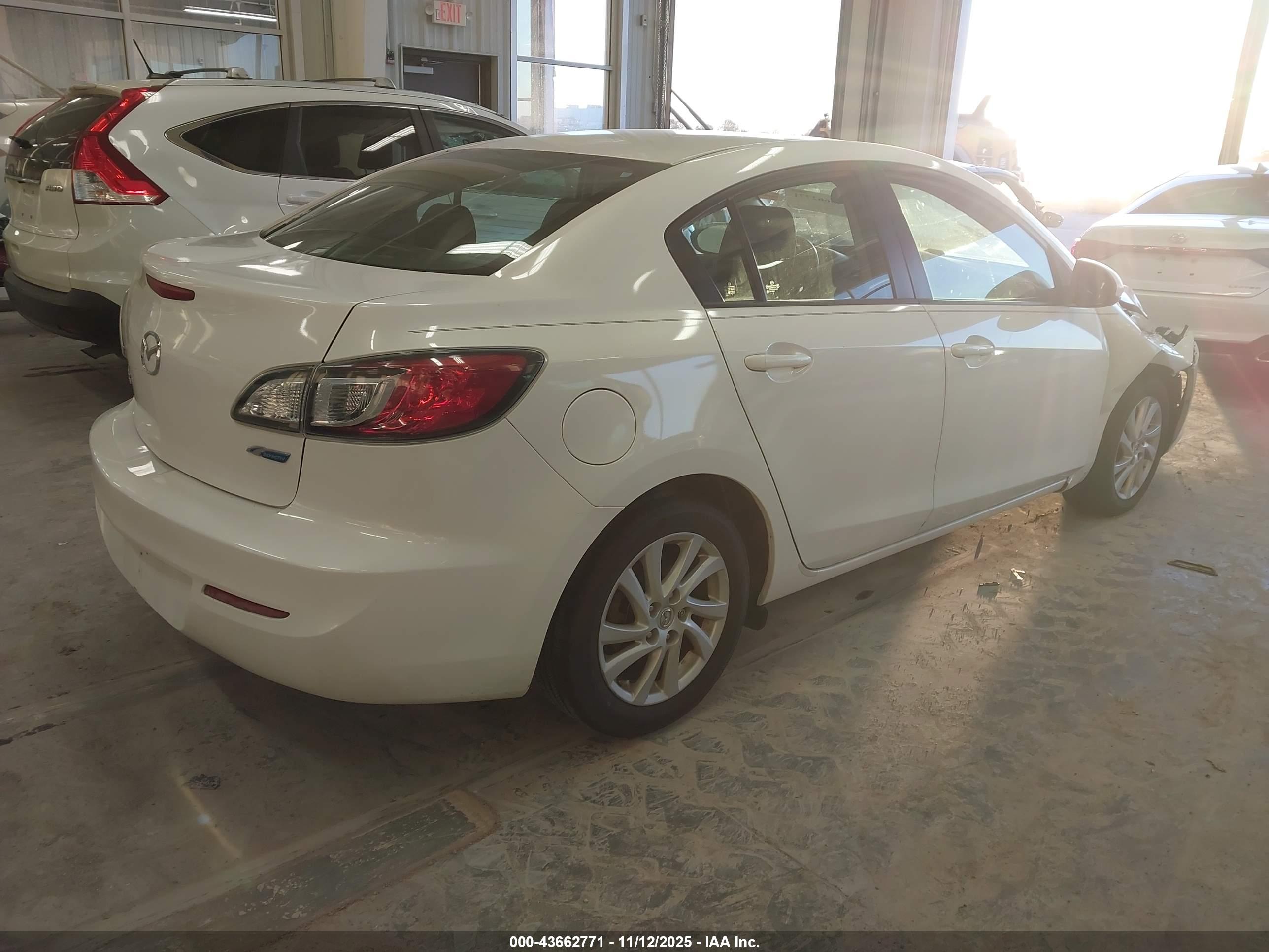 MAZDA MAZDA3 image 4