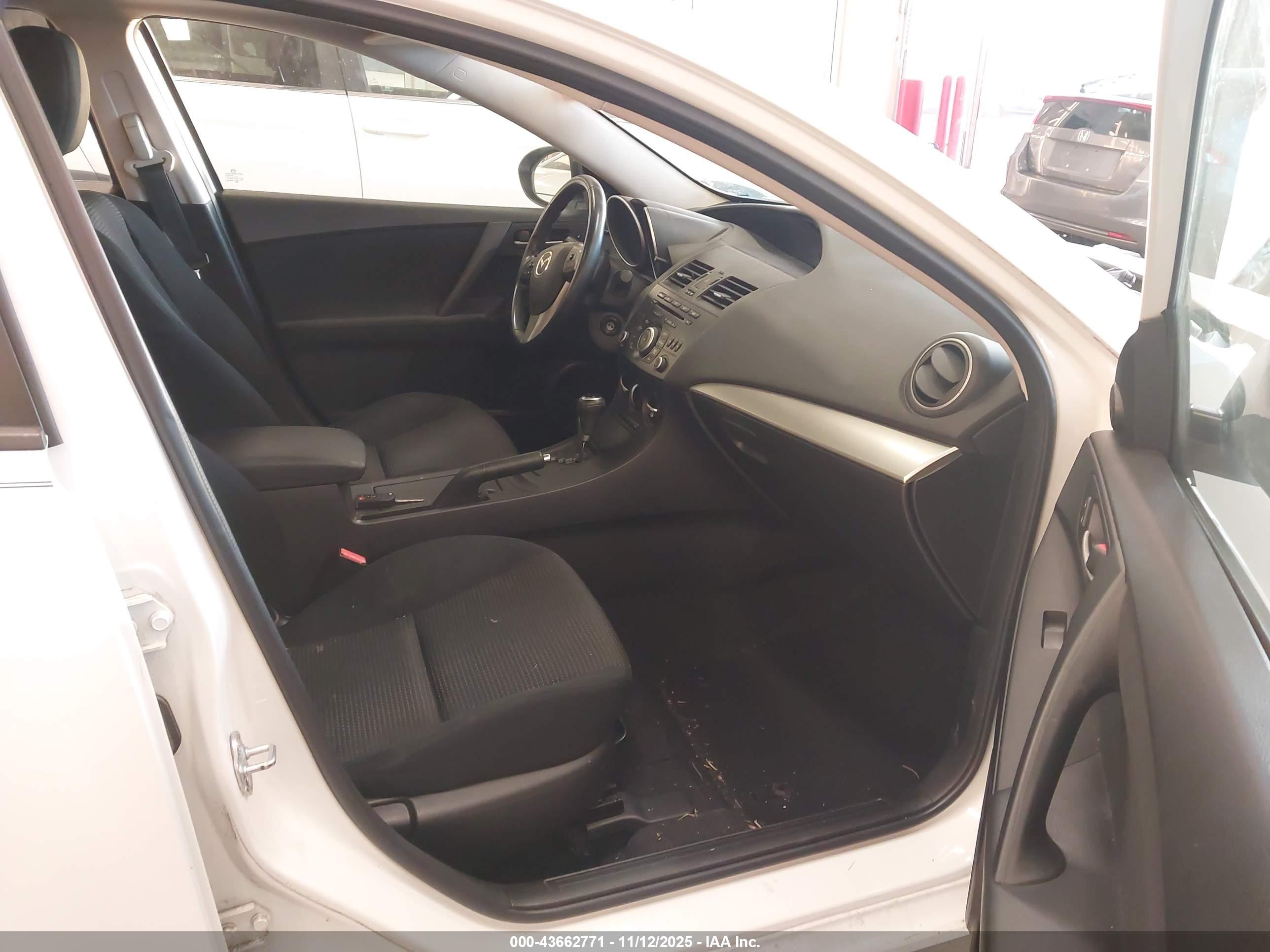 MAZDA MAZDA3 image 5
