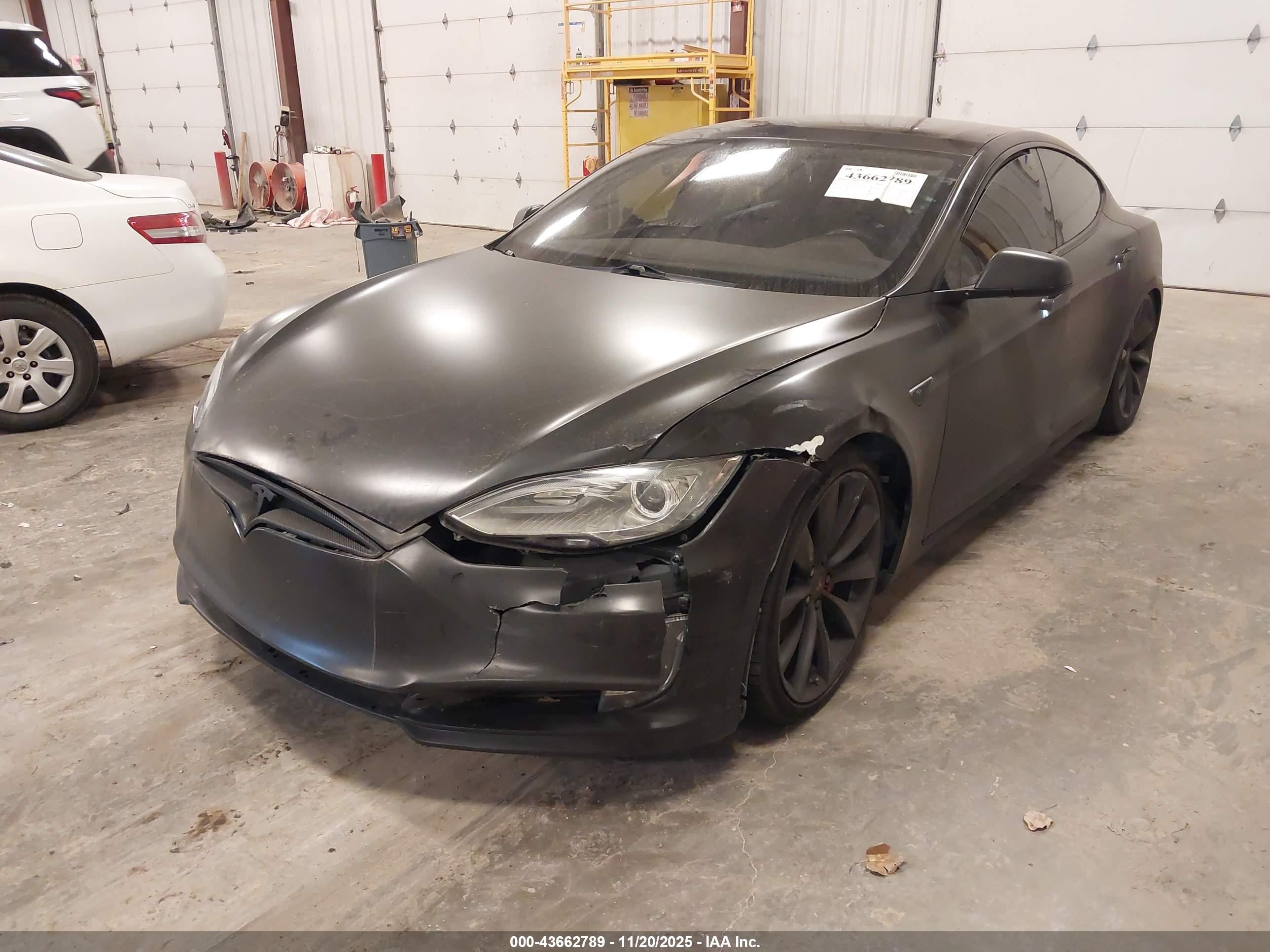 TESLA MODEL image 2