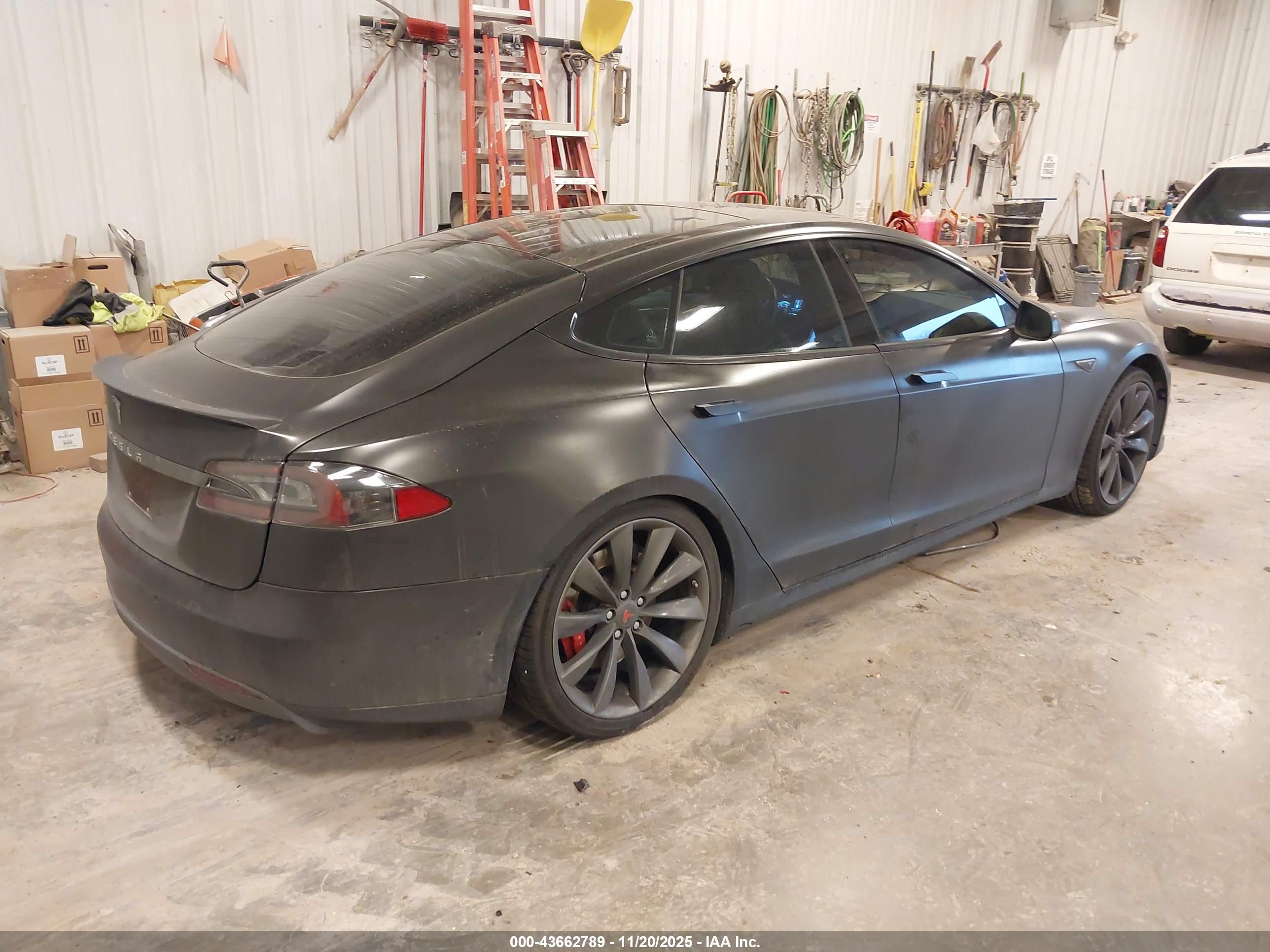 TESLA MODEL image 4