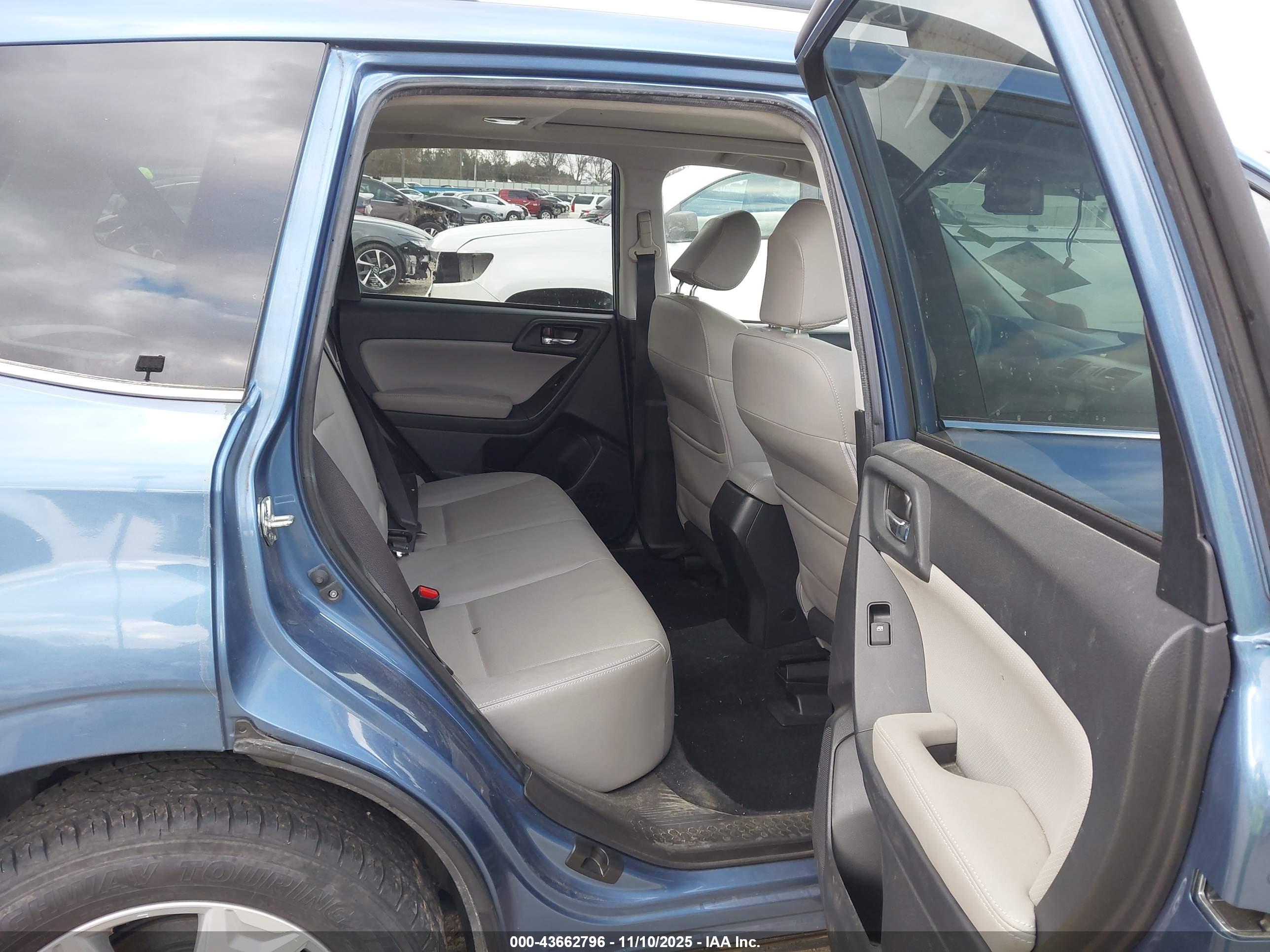 SUBARU FORESTER image 8