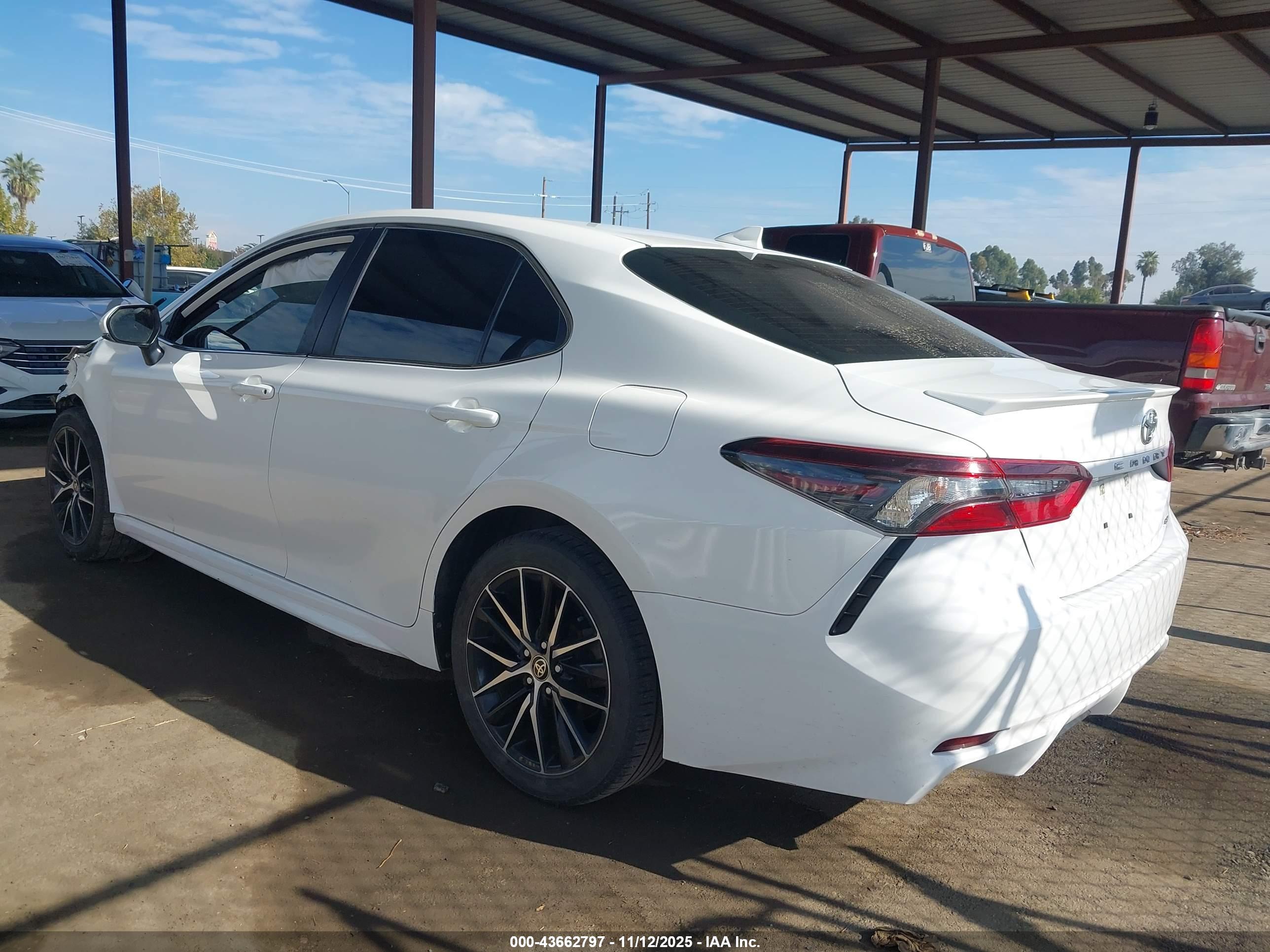 TOYOTA CAMRY image 3