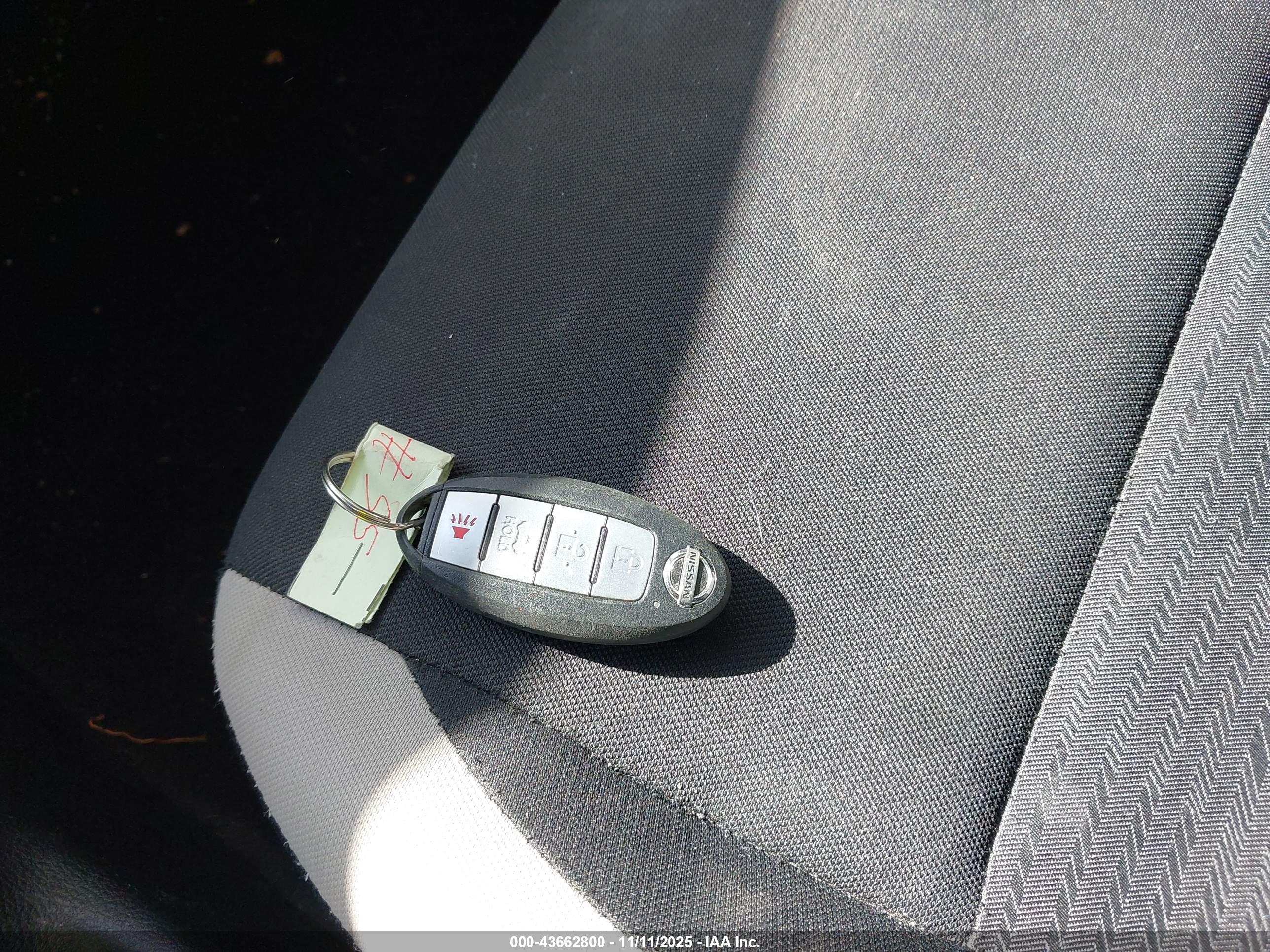 NISSAN VERSA image 11