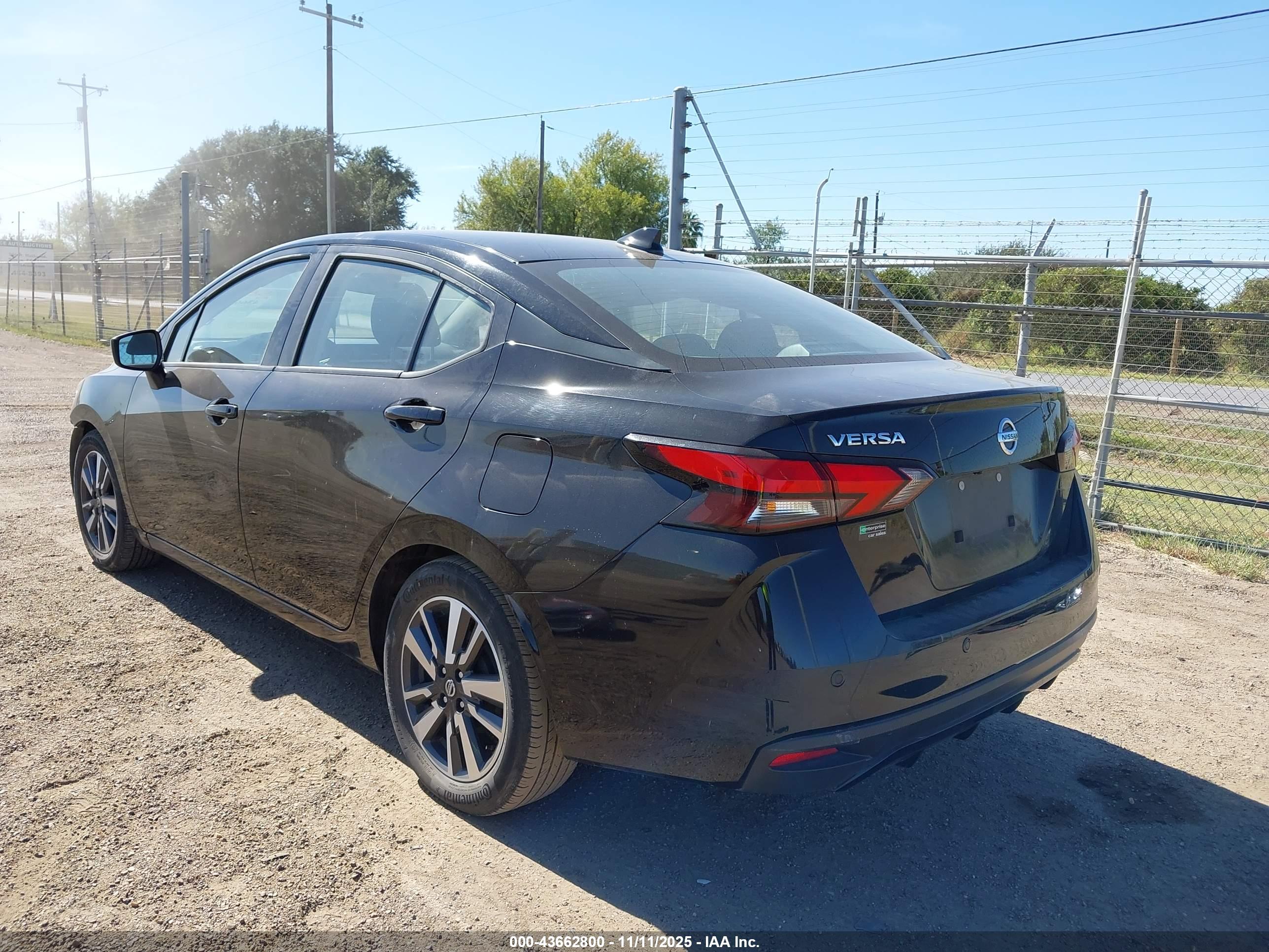 NISSAN VERSA image 3