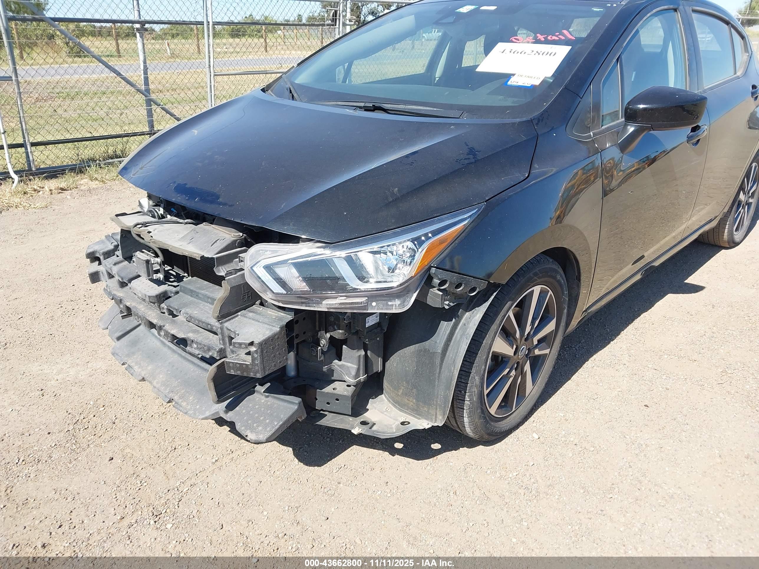 NISSAN VERSA image 6