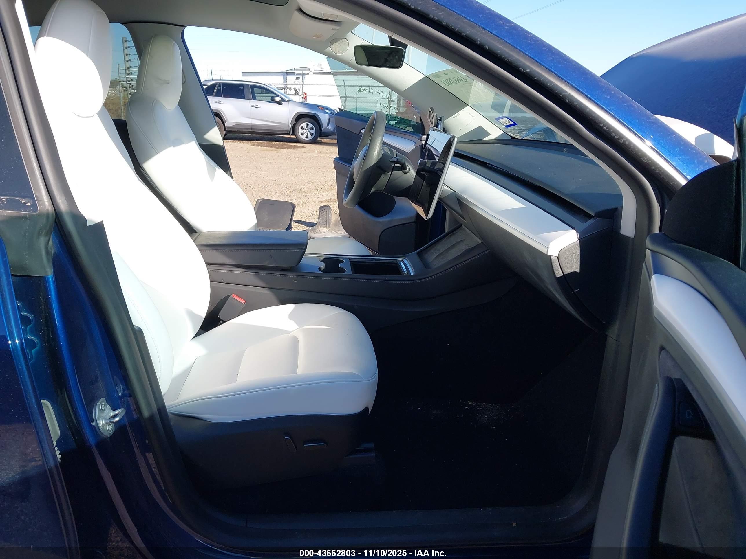 TESLA MODEL image 5