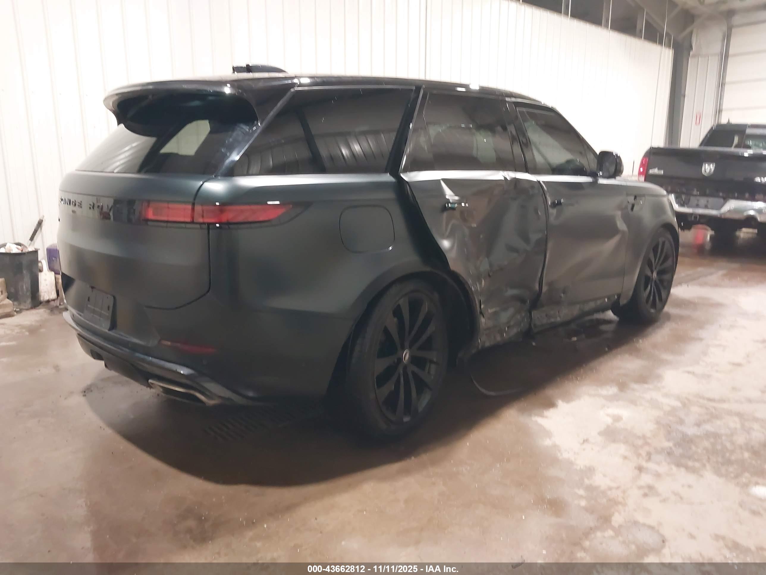 LAND ROVER image 4