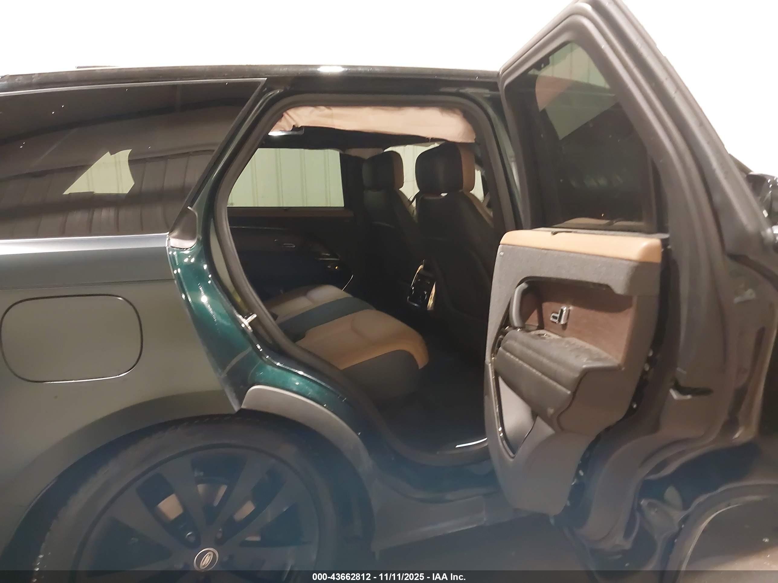 LAND ROVER image 8