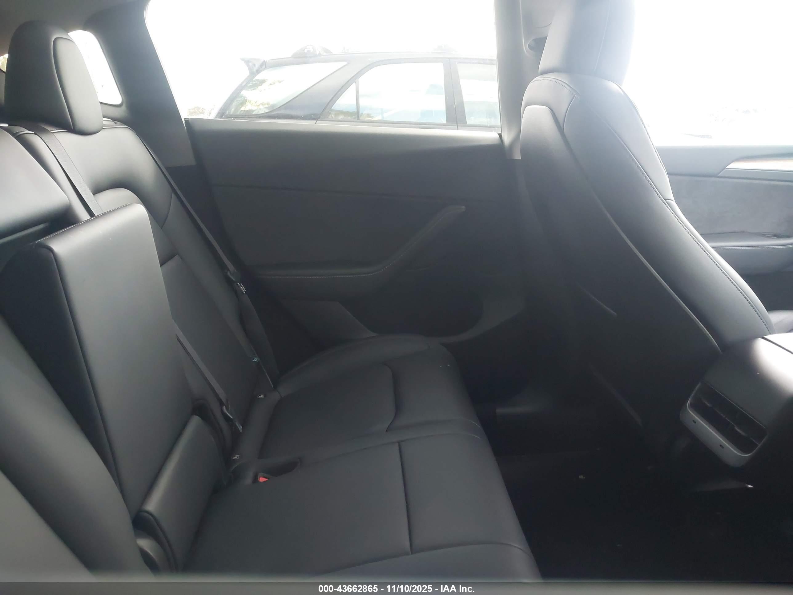 TESLA MODEL image 8