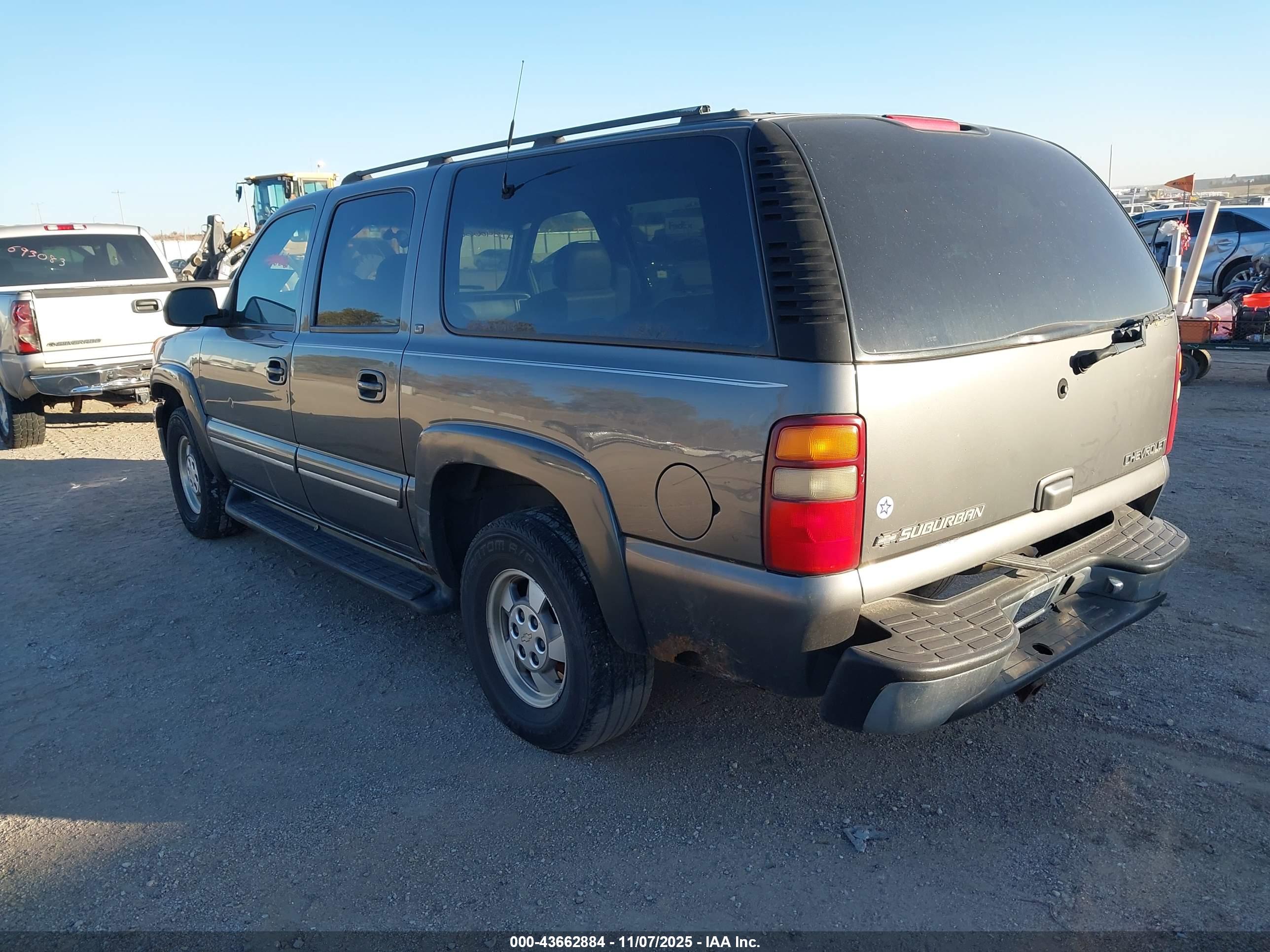 CHEVROLET SUBURBAN image 3