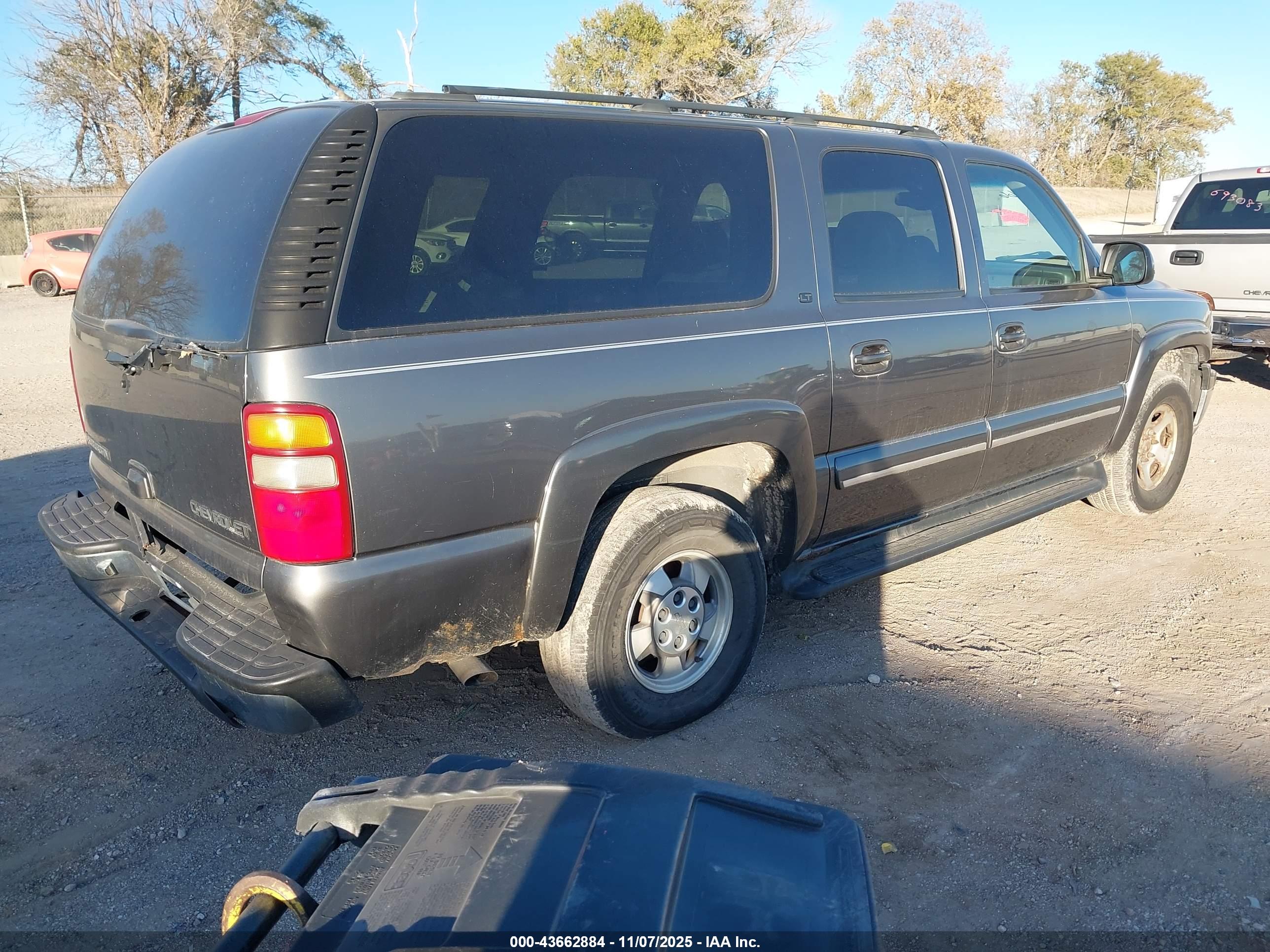 CHEVROLET SUBURBAN image 4