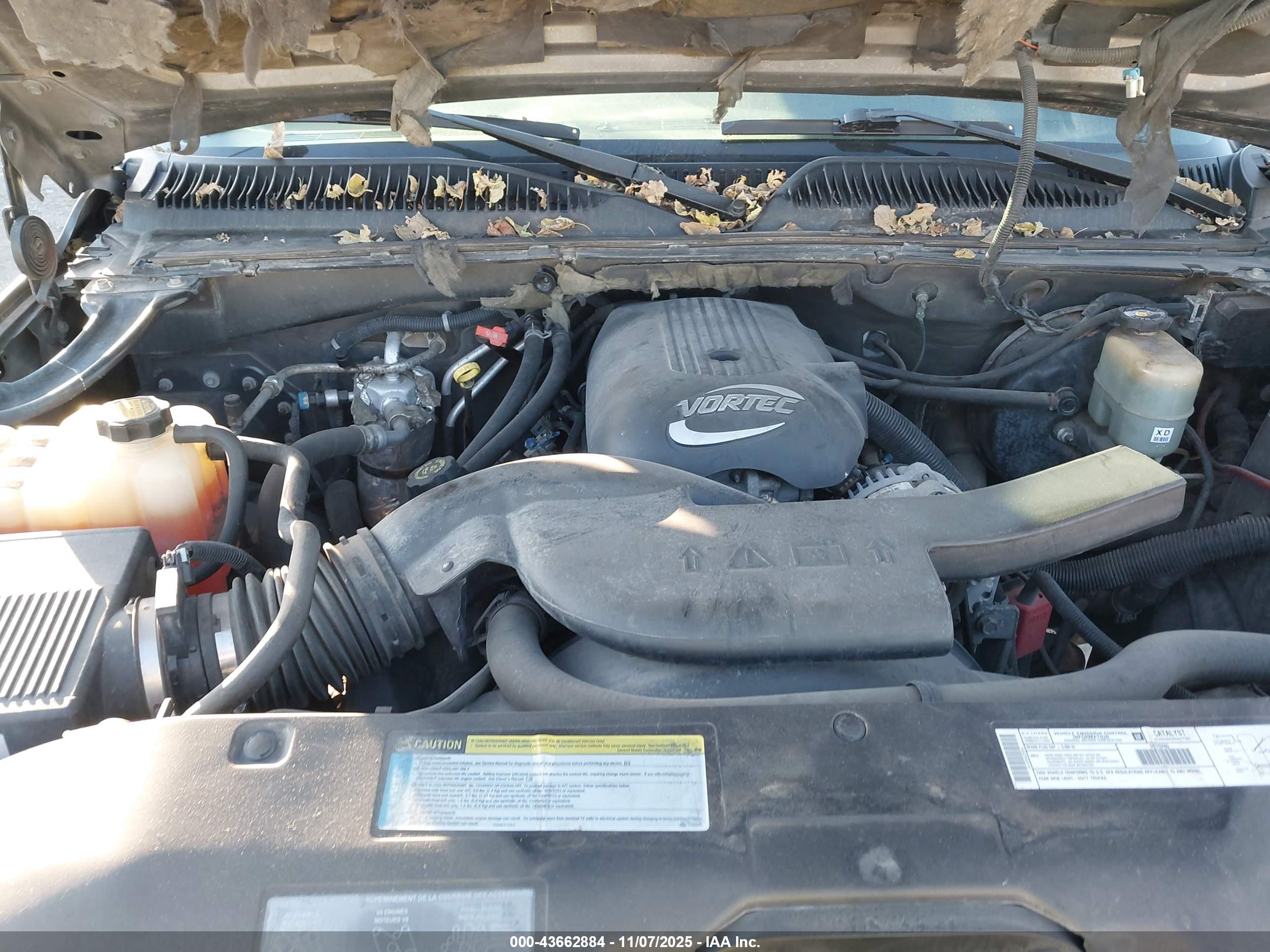 CHEVROLET SUBURBAN image 6