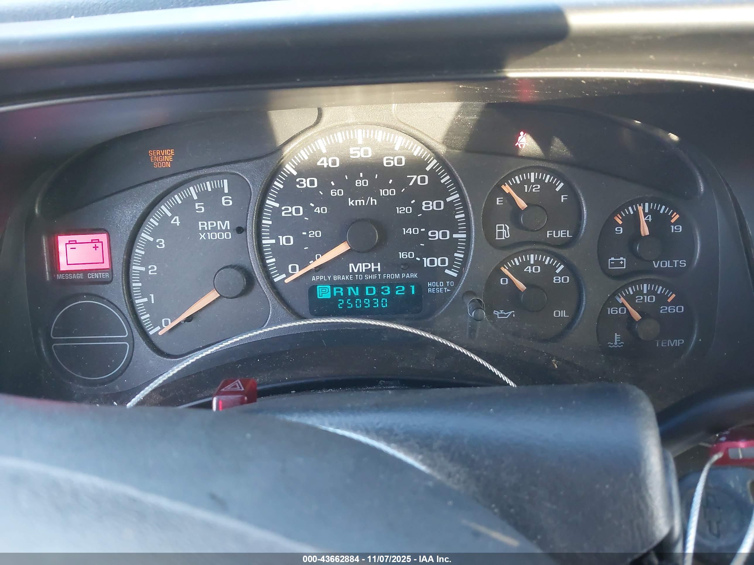 CHEVROLET SUBURBAN image 7