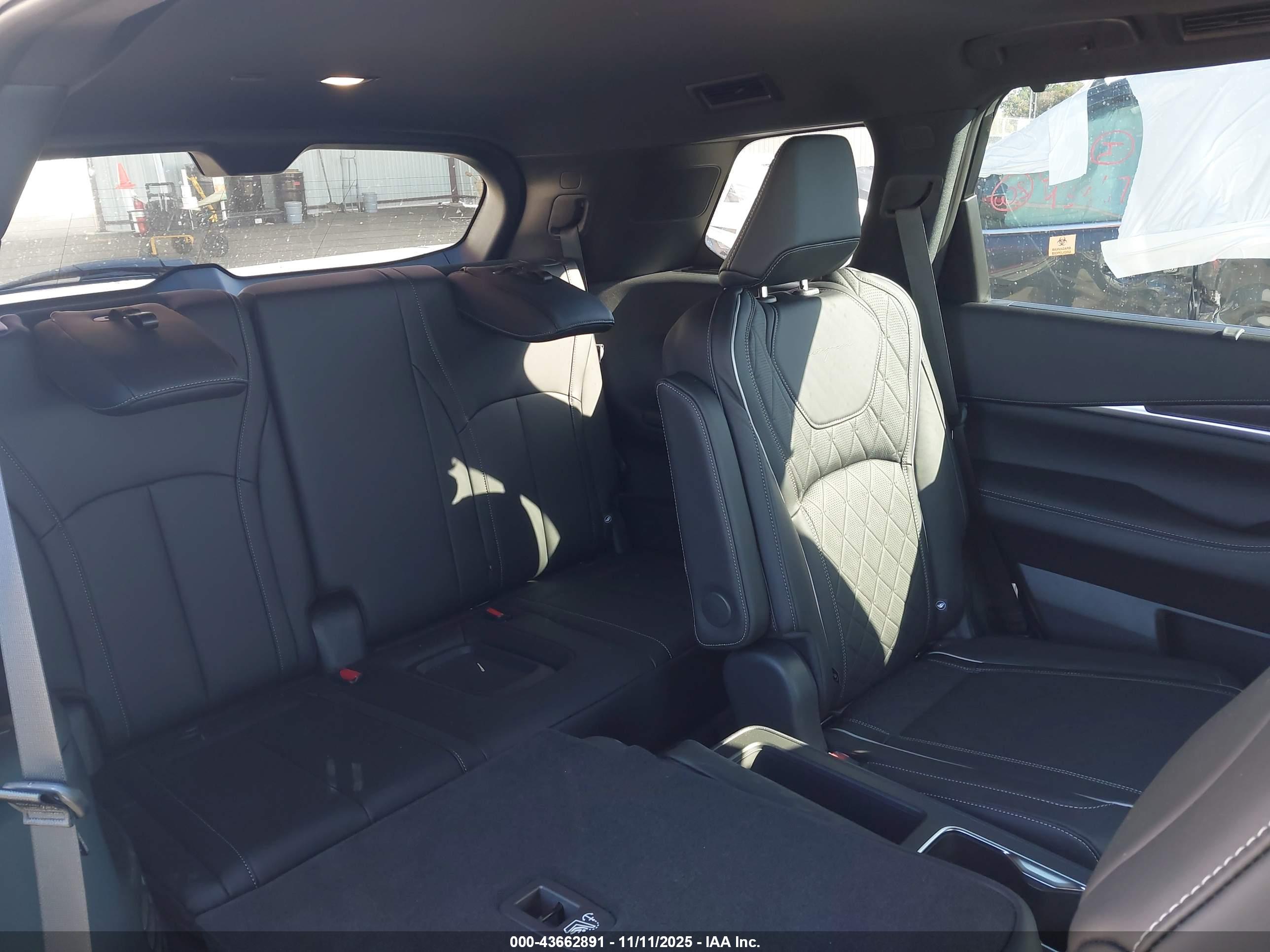 INFINITI QX60 image 8
