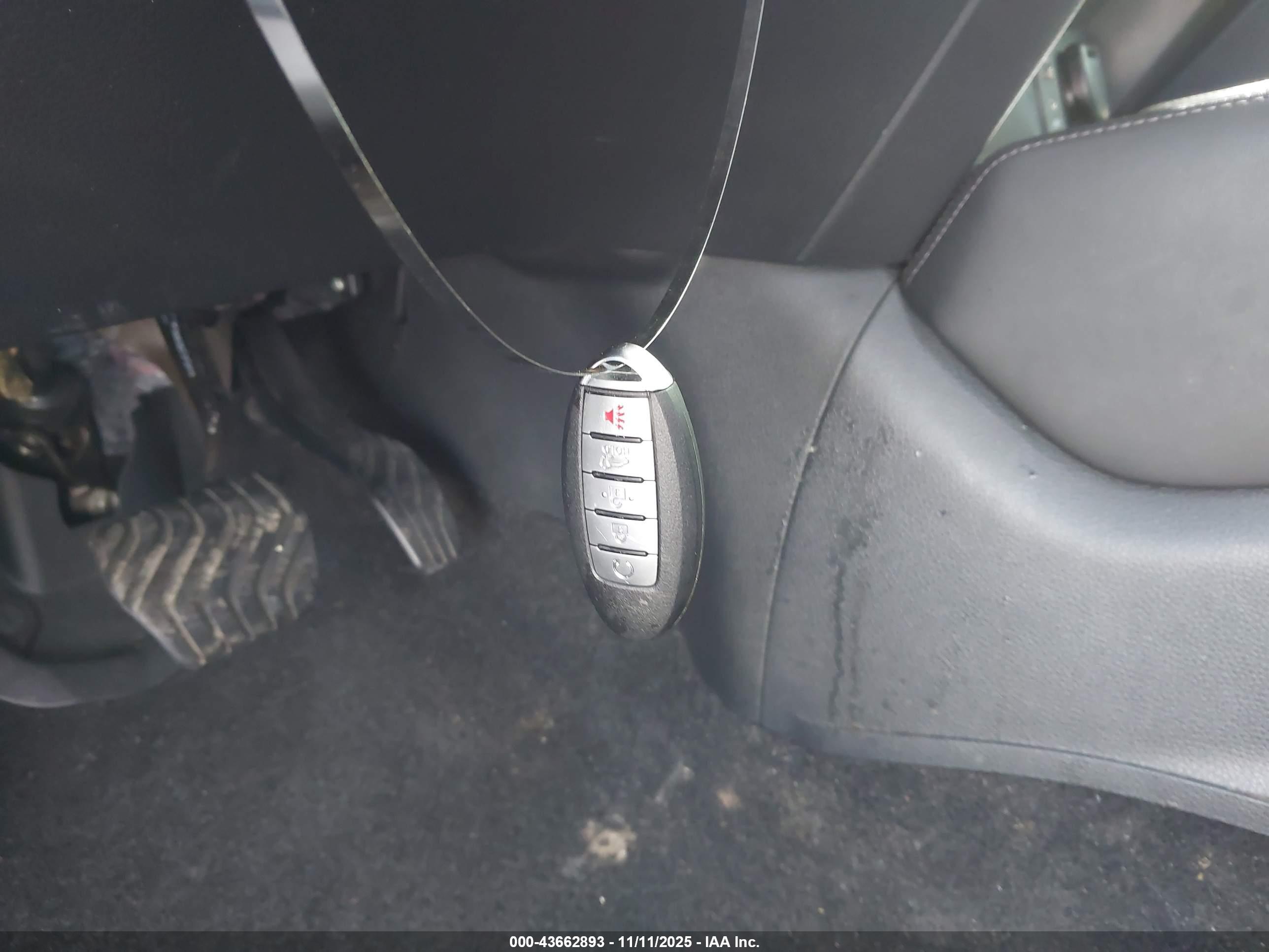 NISSAN ROGUE image 11