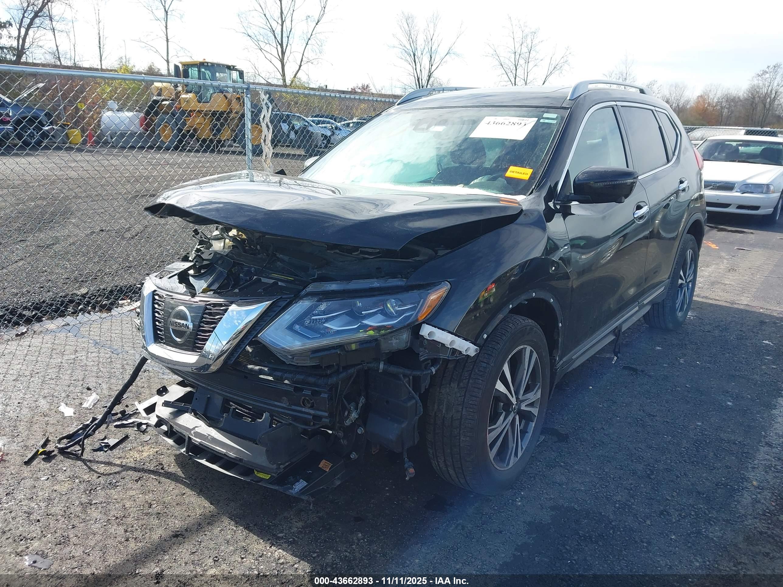 NISSAN ROGUE image 2