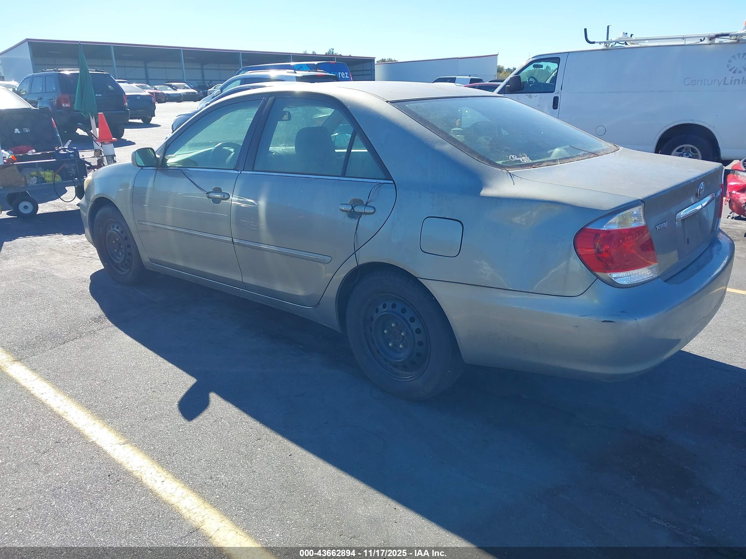 TOYOTA CAMRY image 3