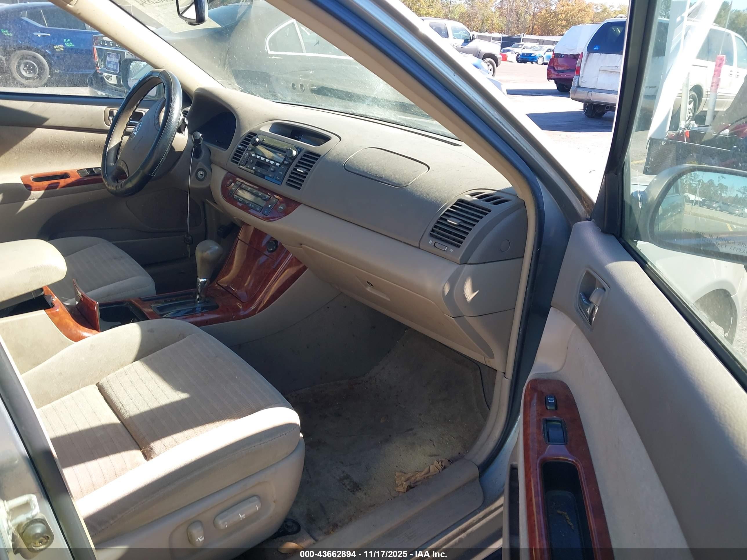 TOYOTA CAMRY image 5