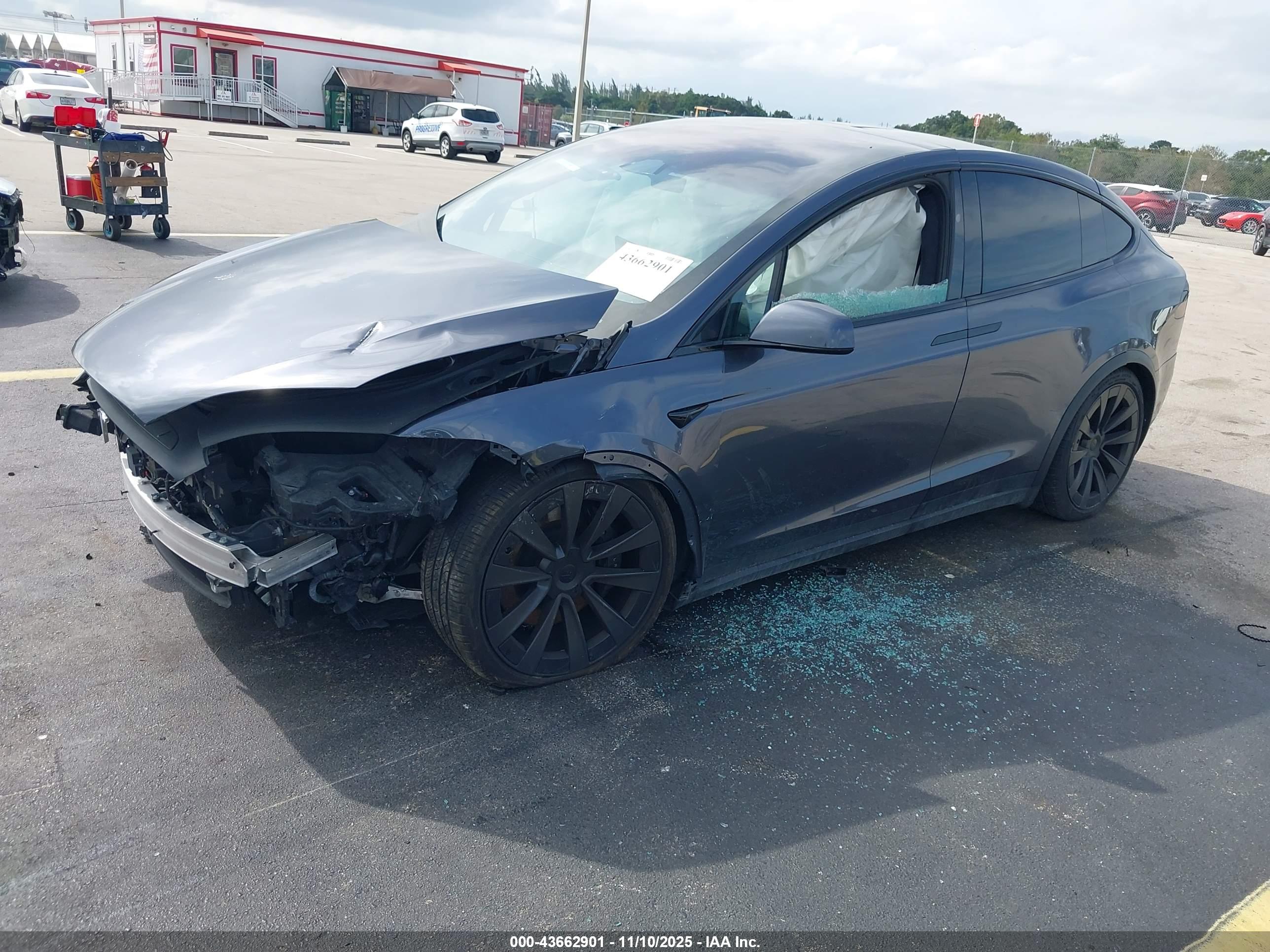 TESLA MODEL image 2