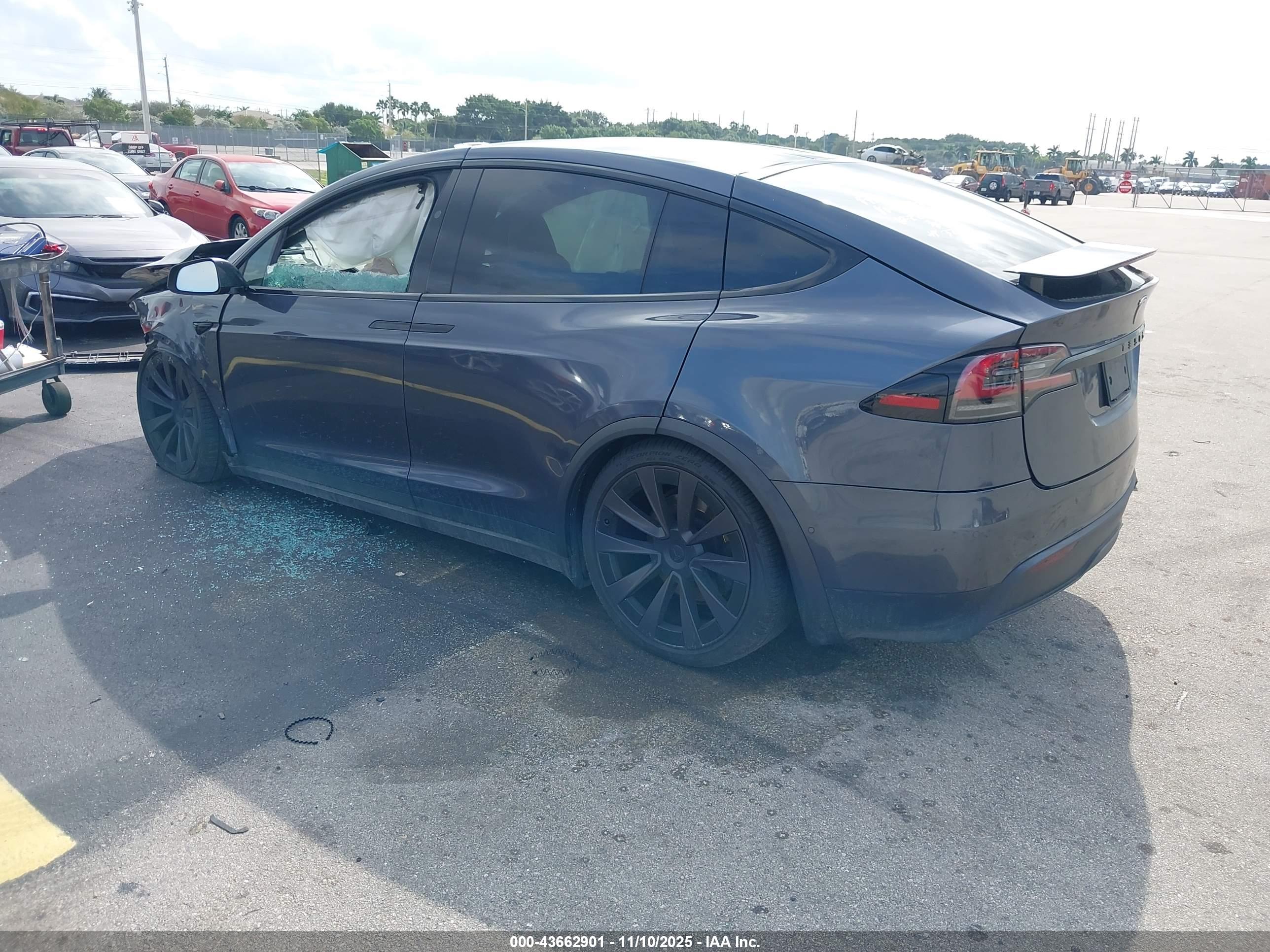 TESLA MODEL image 3