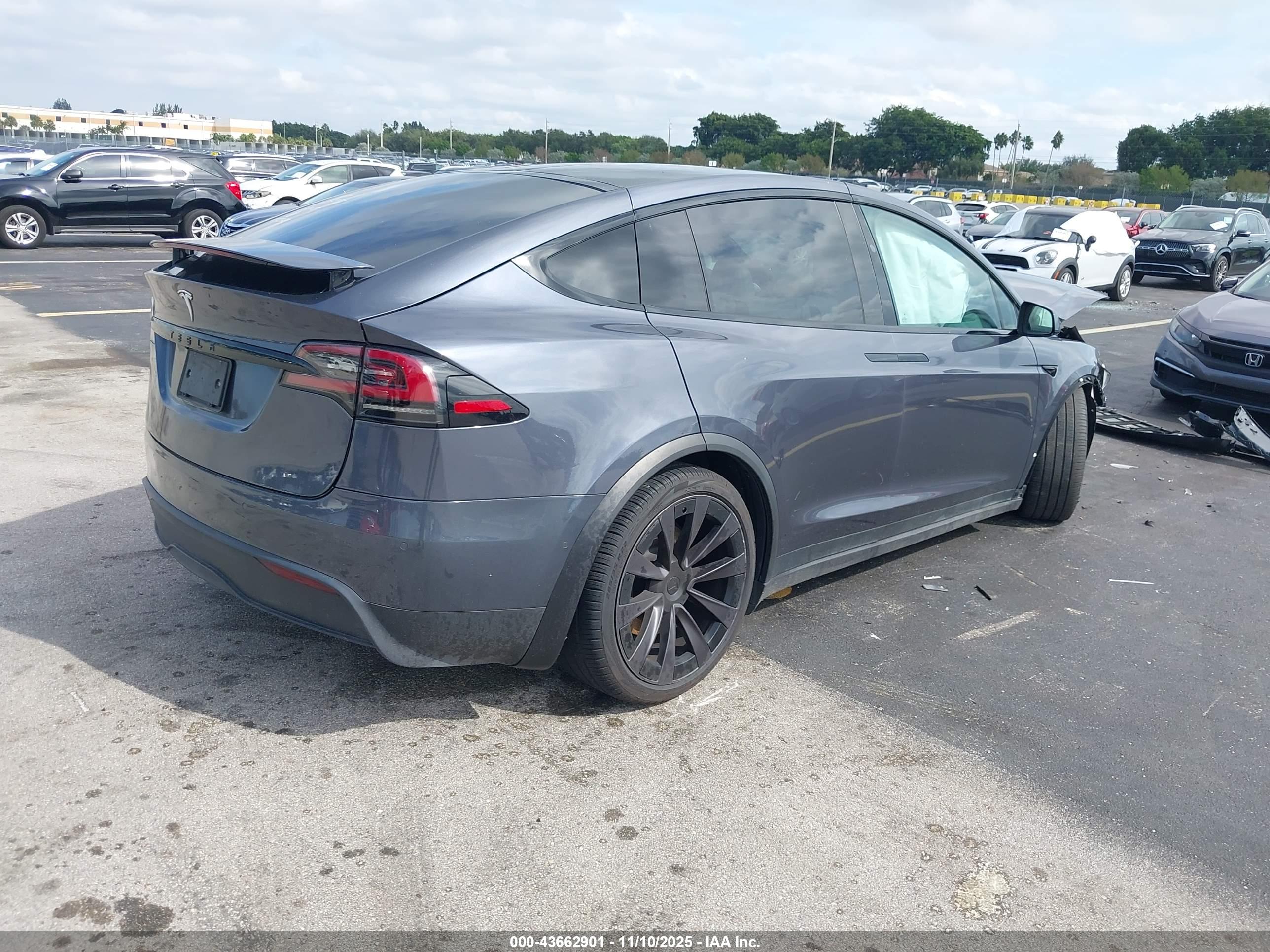 TESLA MODEL image 4