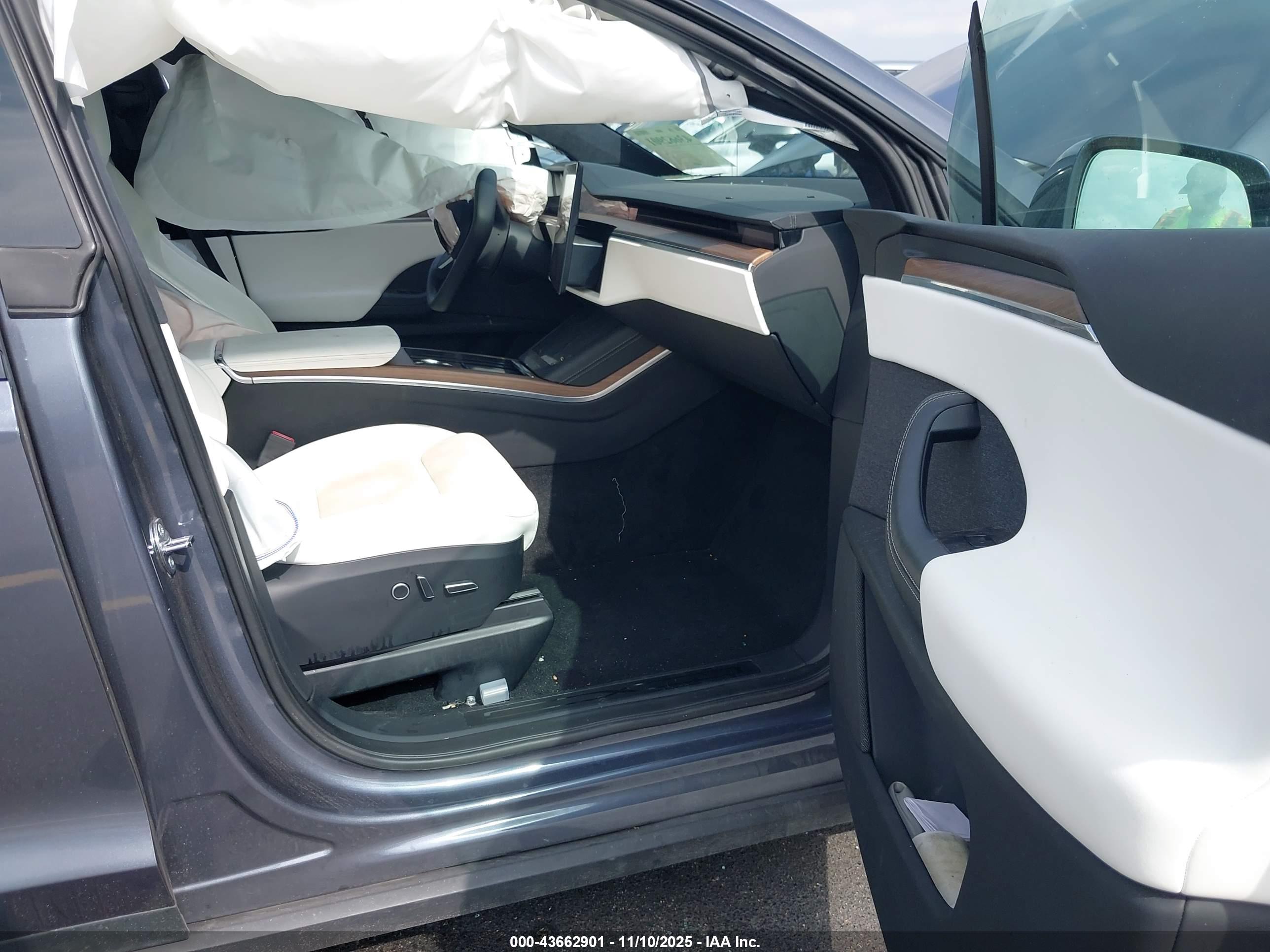 TESLA MODEL image 5