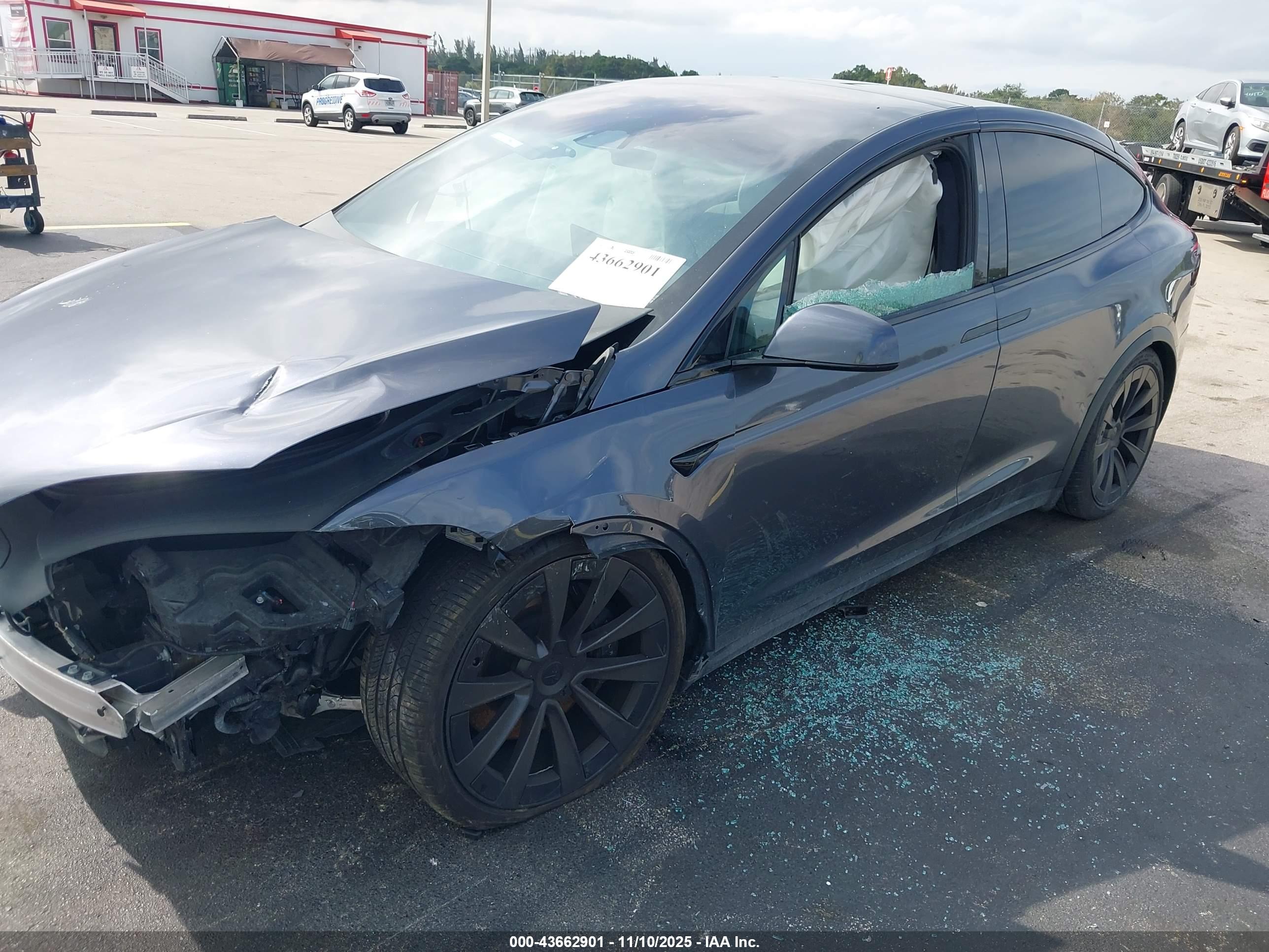 TESLA MODEL image 6
