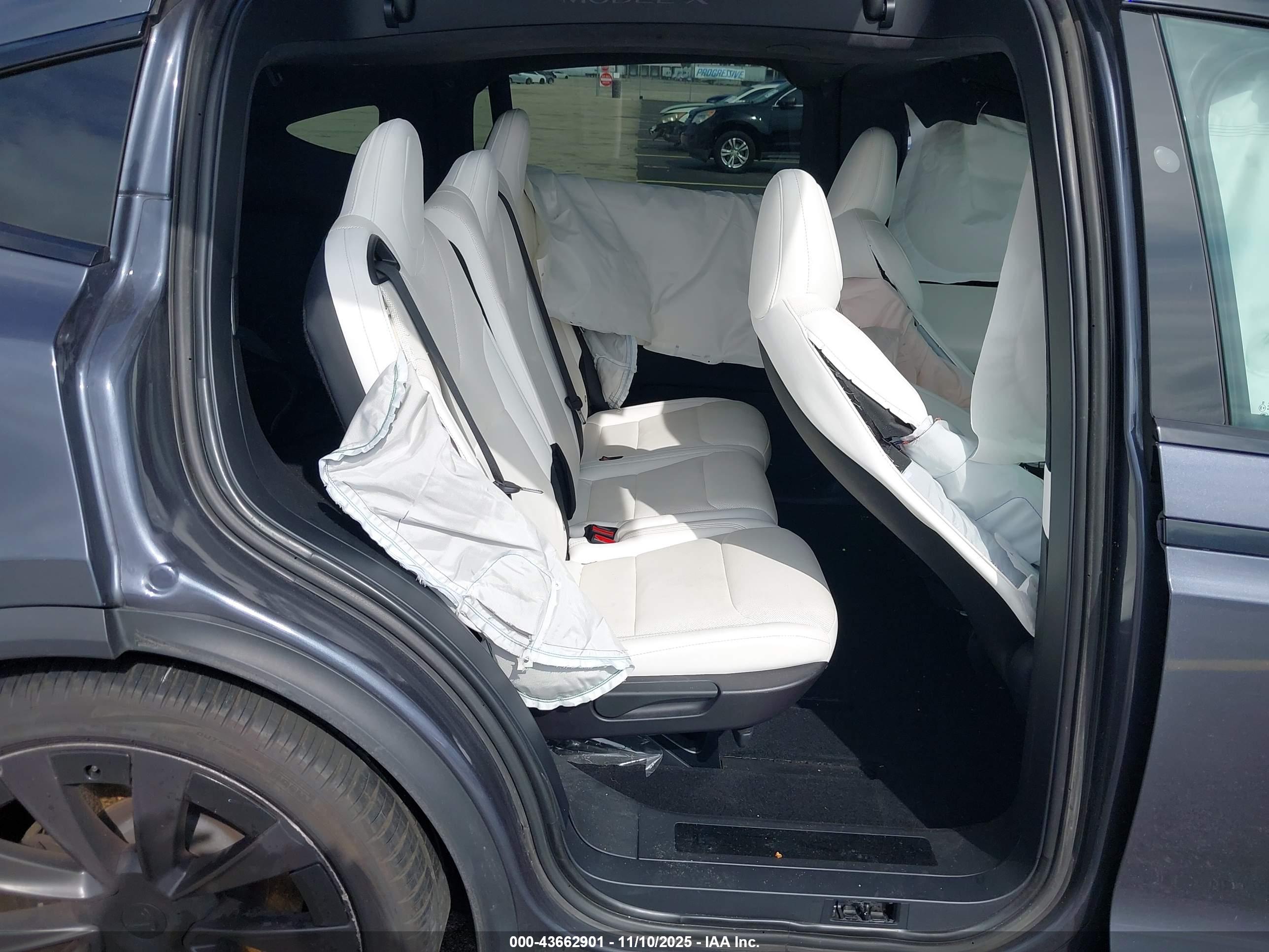 TESLA MODEL image 8