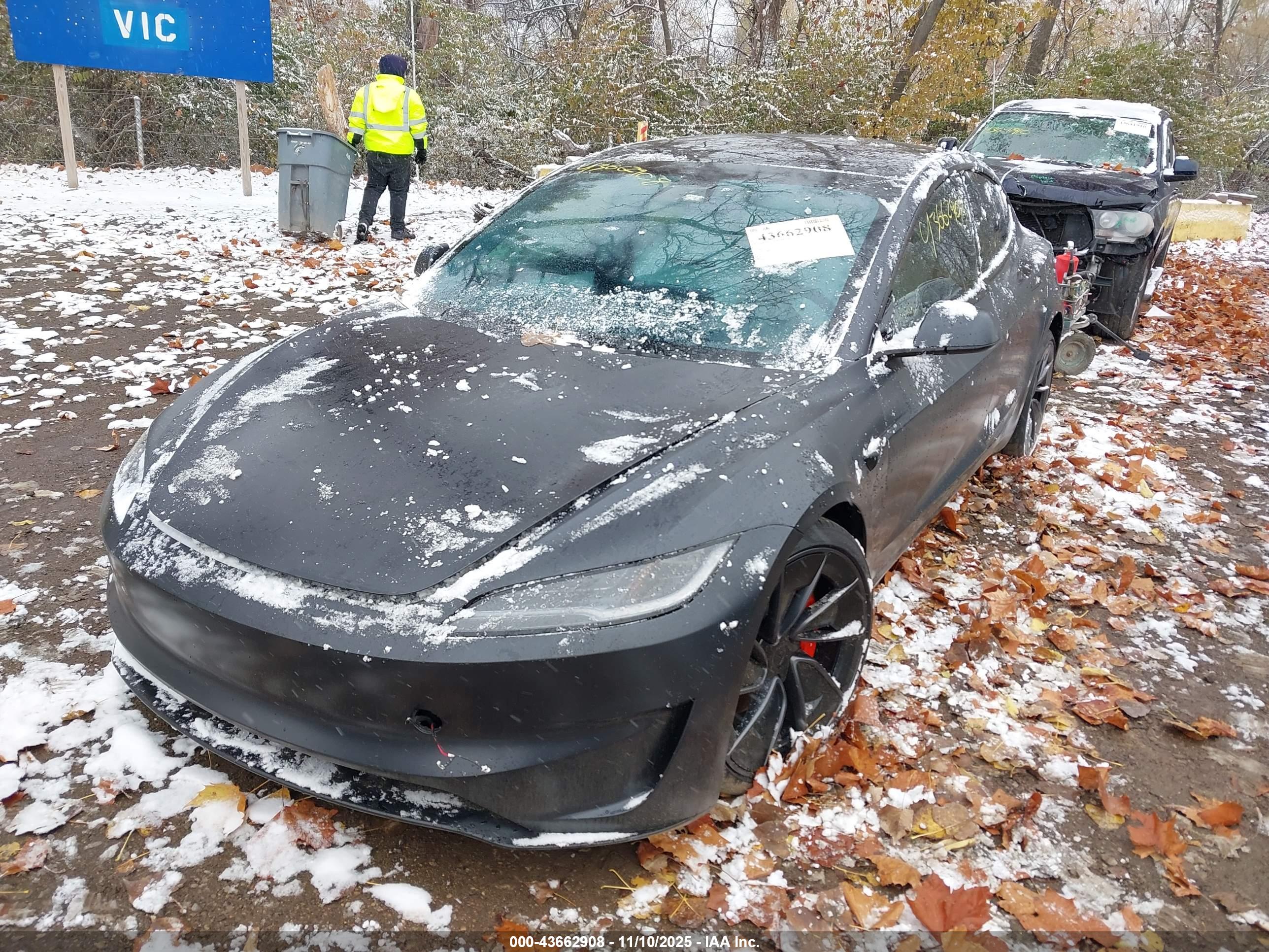 TESLA MODEL image 2