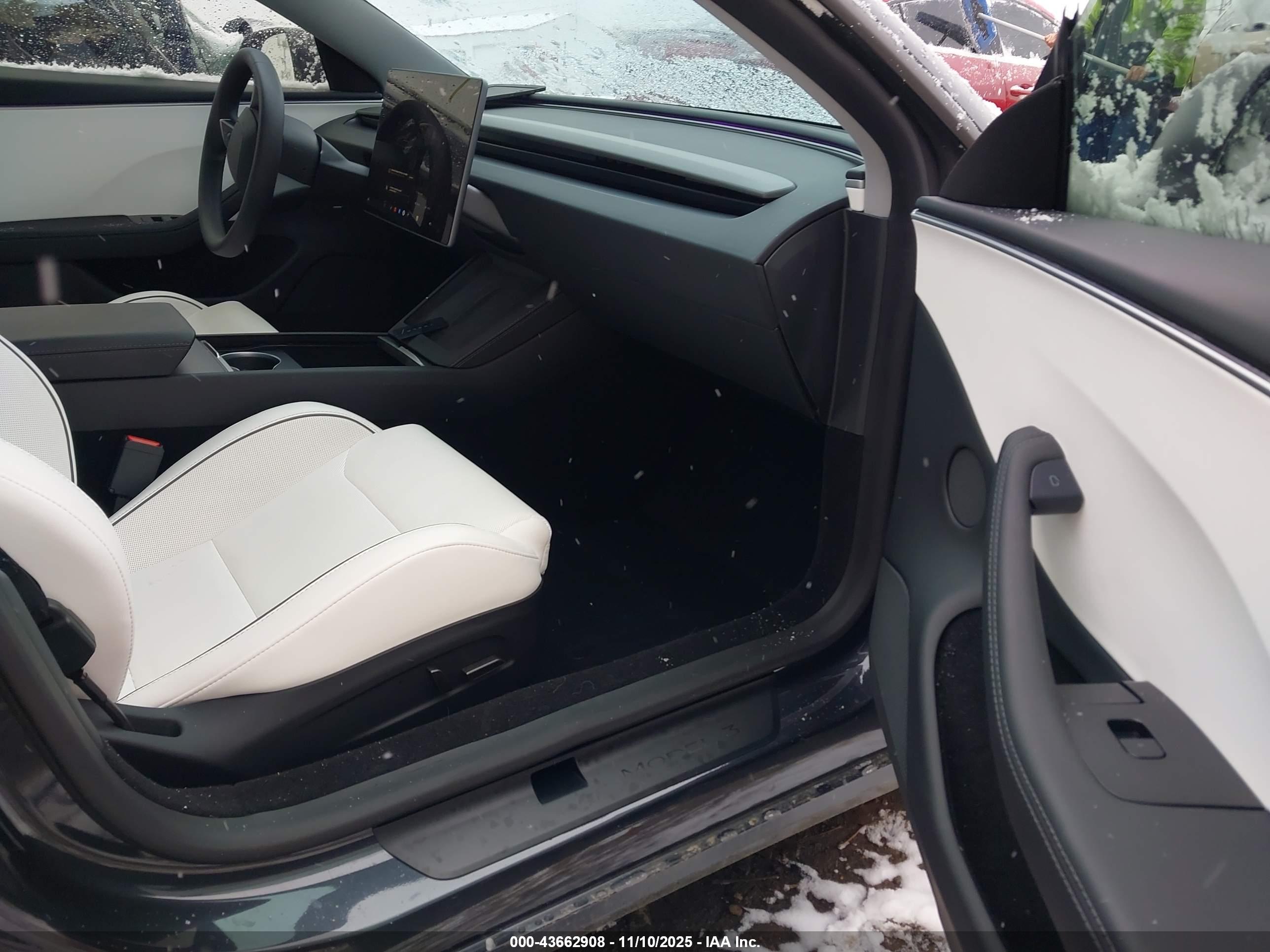 TESLA MODEL image 5