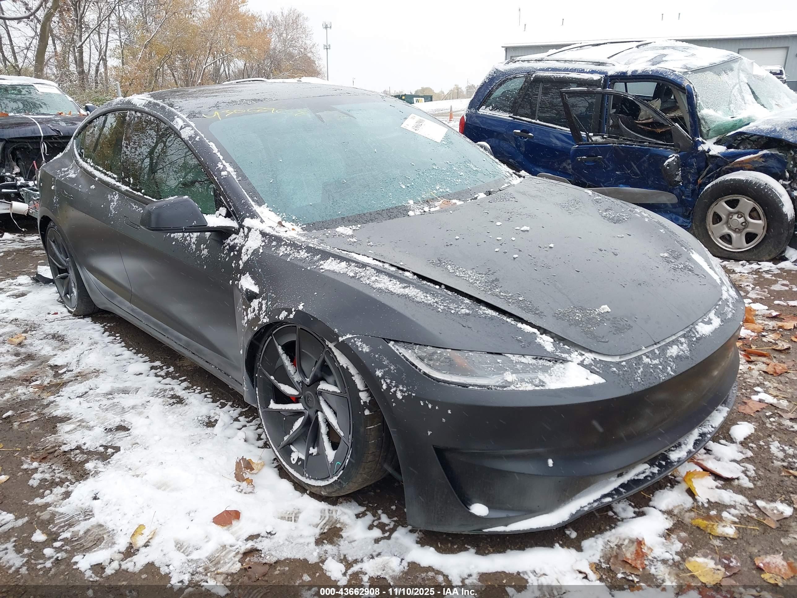 TESLA MODEL image 6