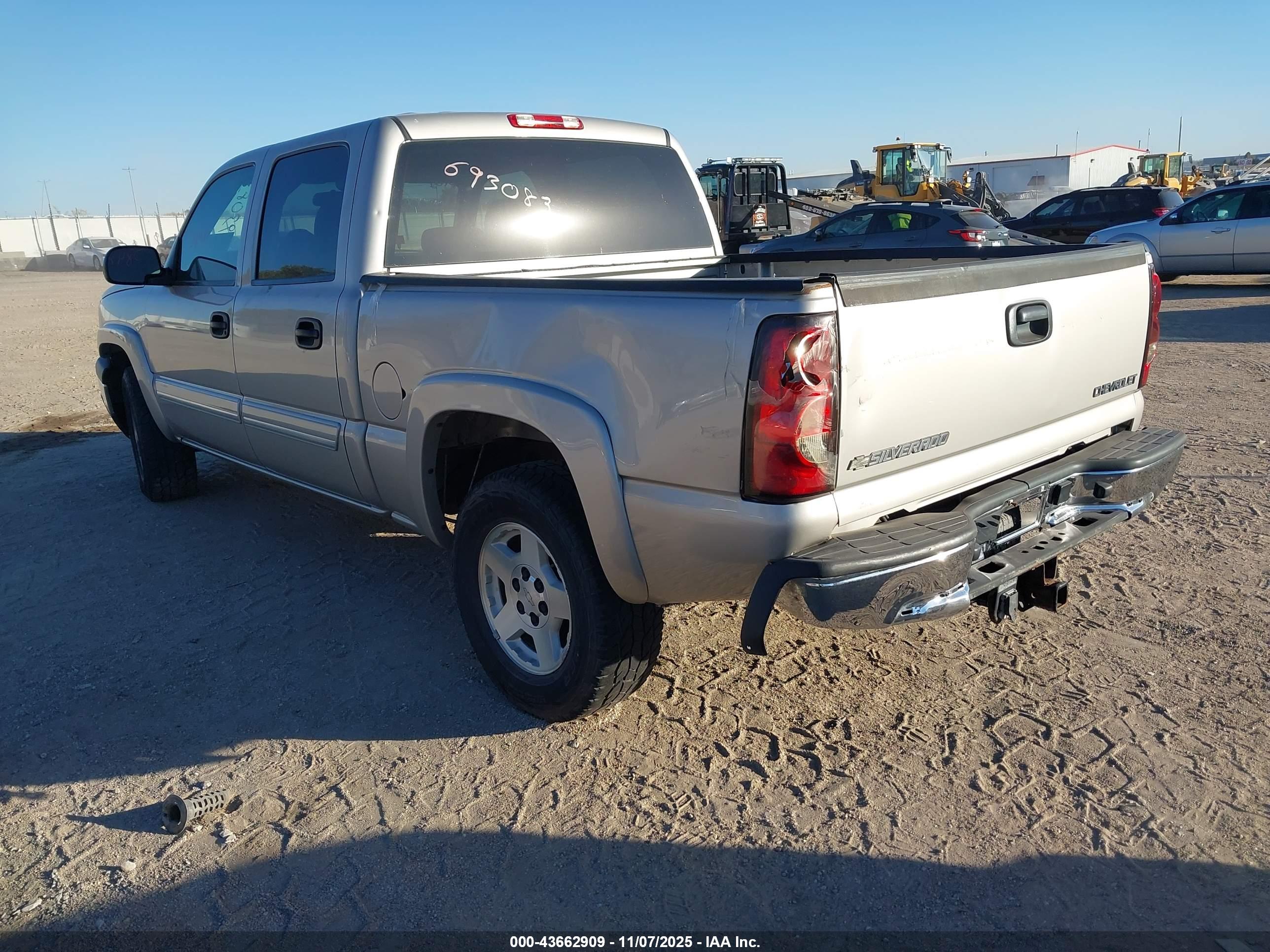 CHEVROLET SILVERADO image 3