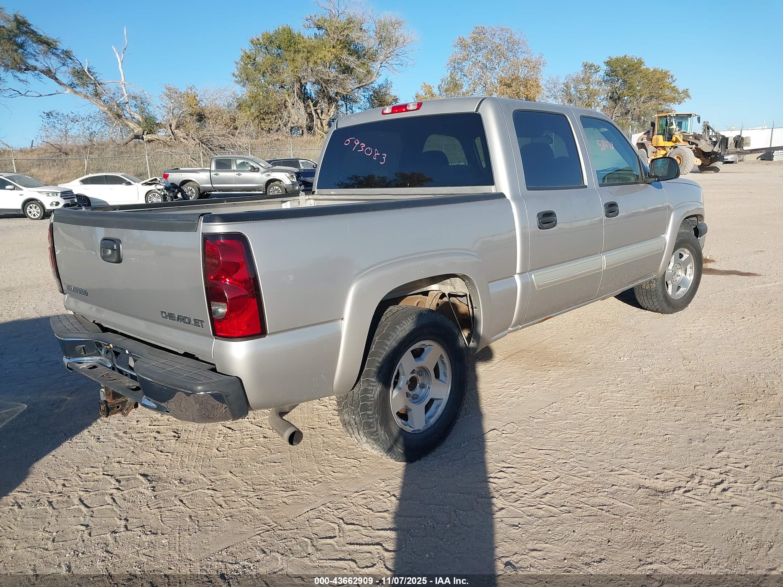 CHEVROLET SILVERADO image 4