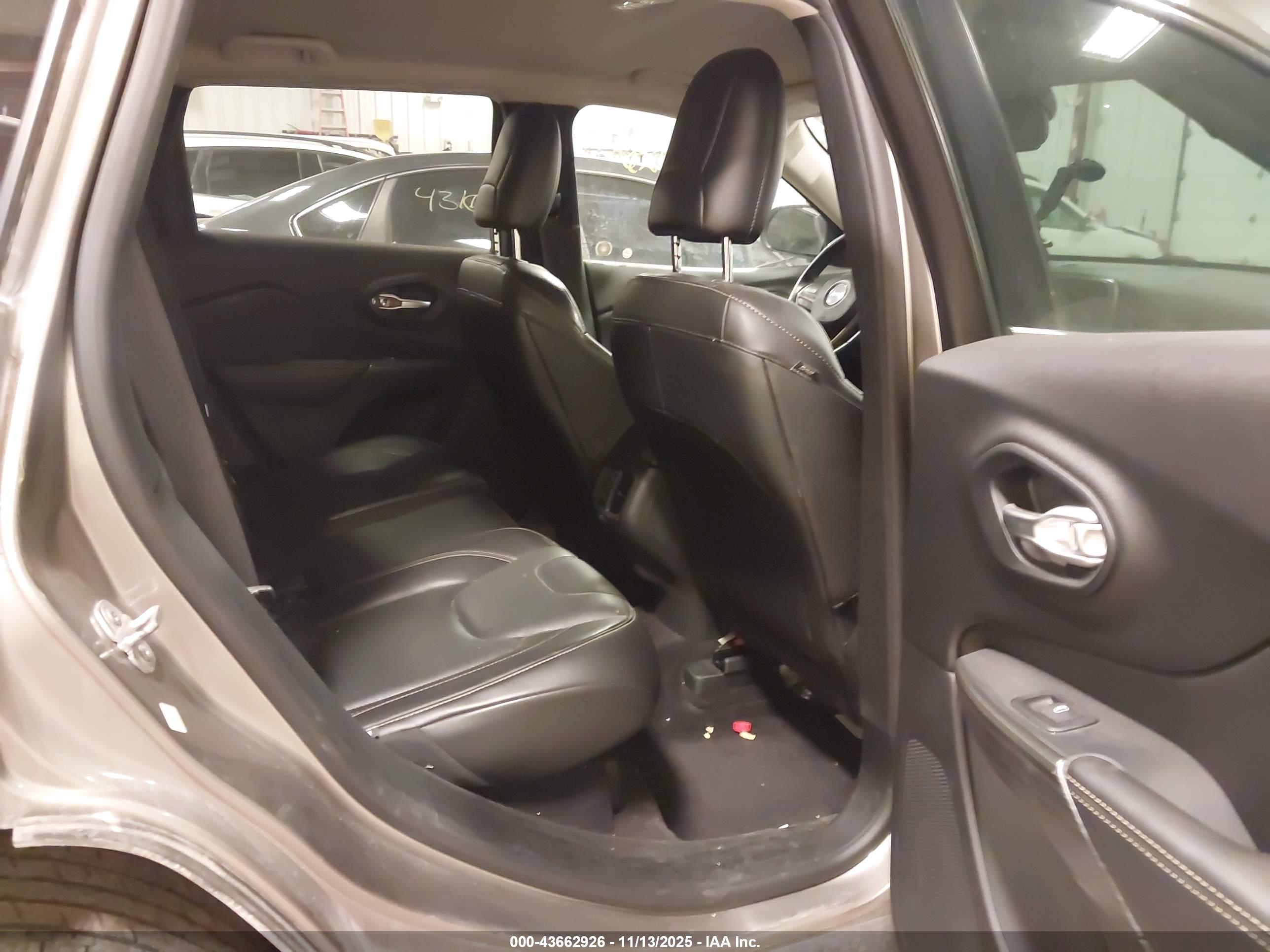 JEEP CHEROKEE image 8
