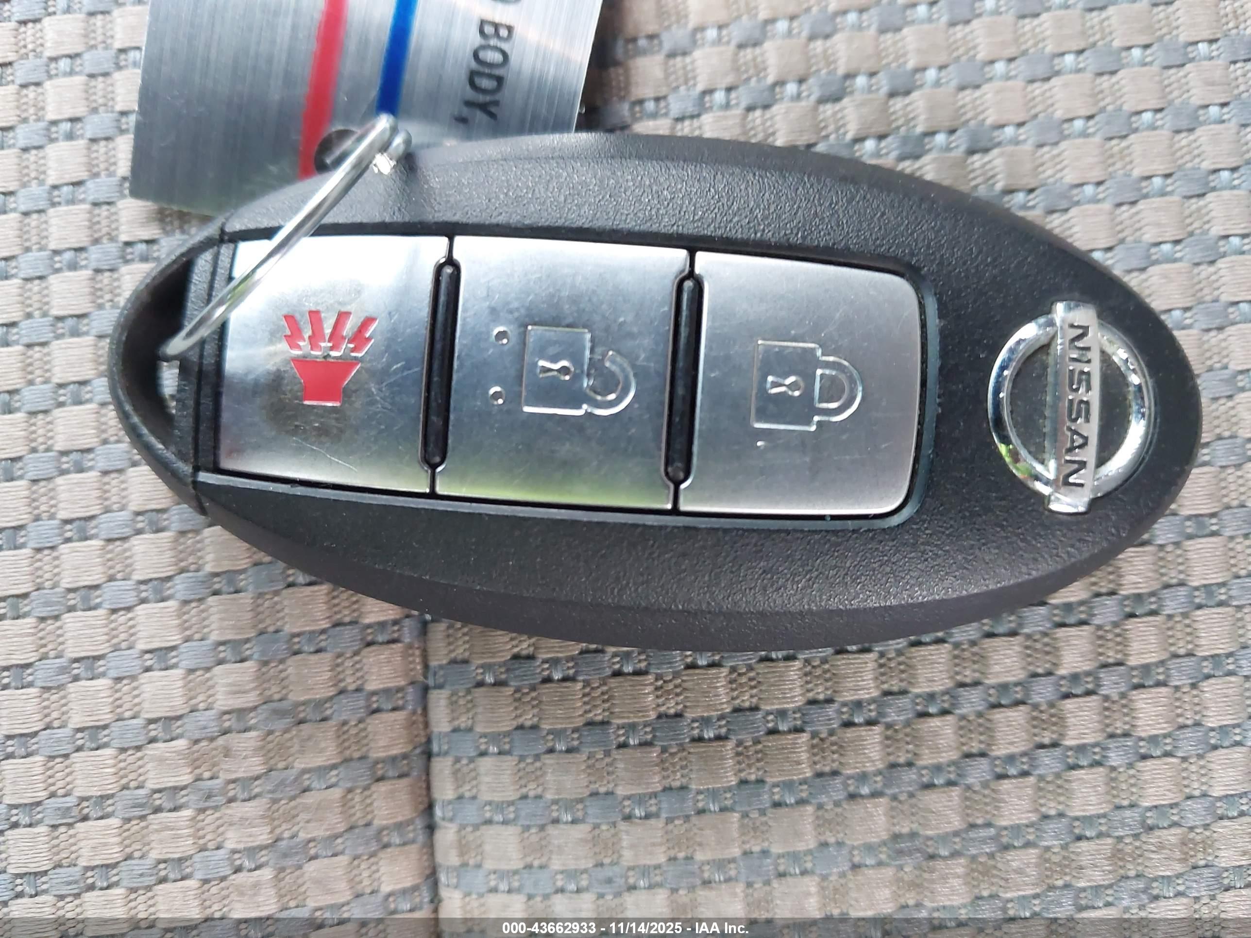 NISSAN ROGUE image 11