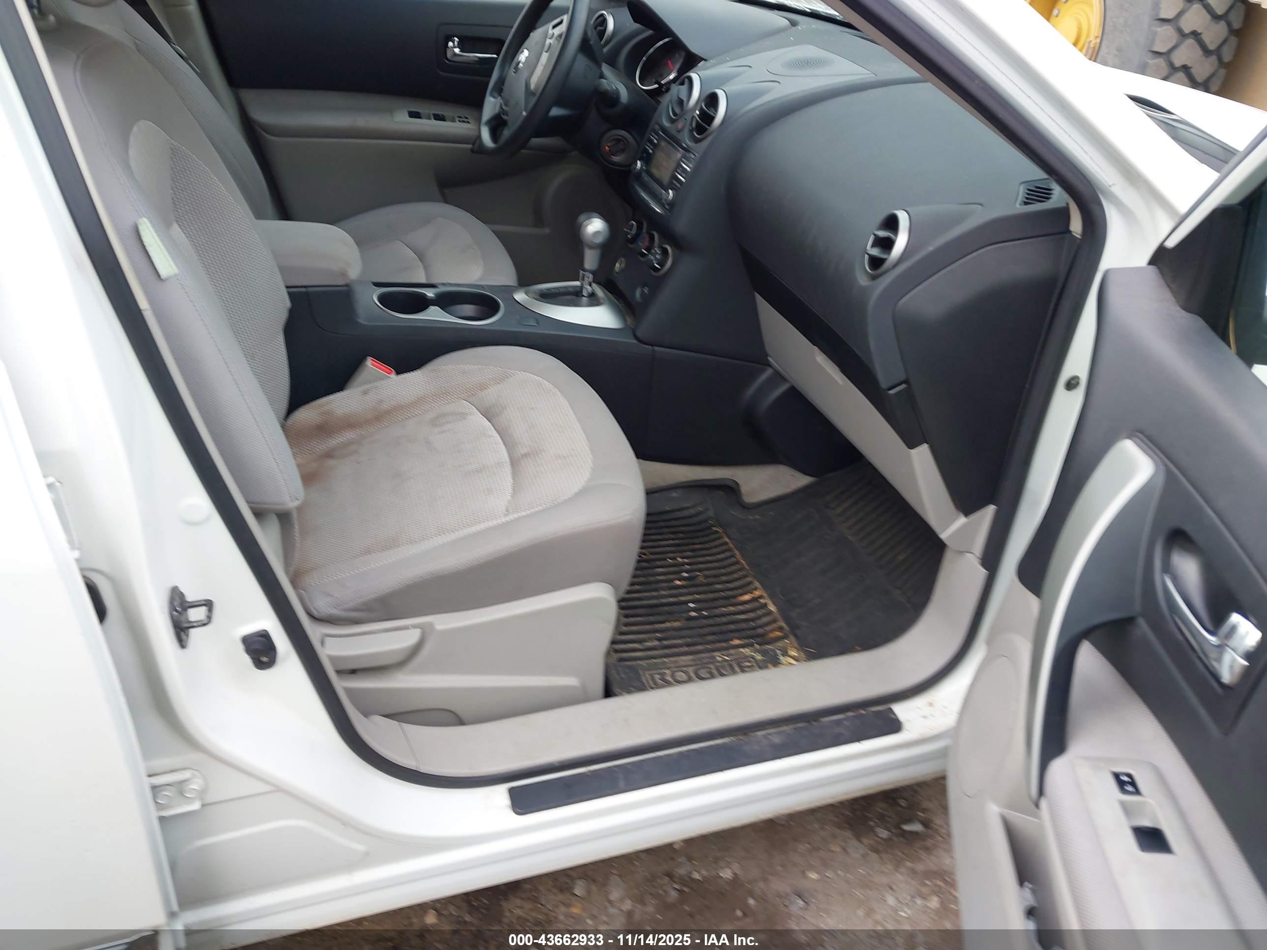 NISSAN ROGUE image 5