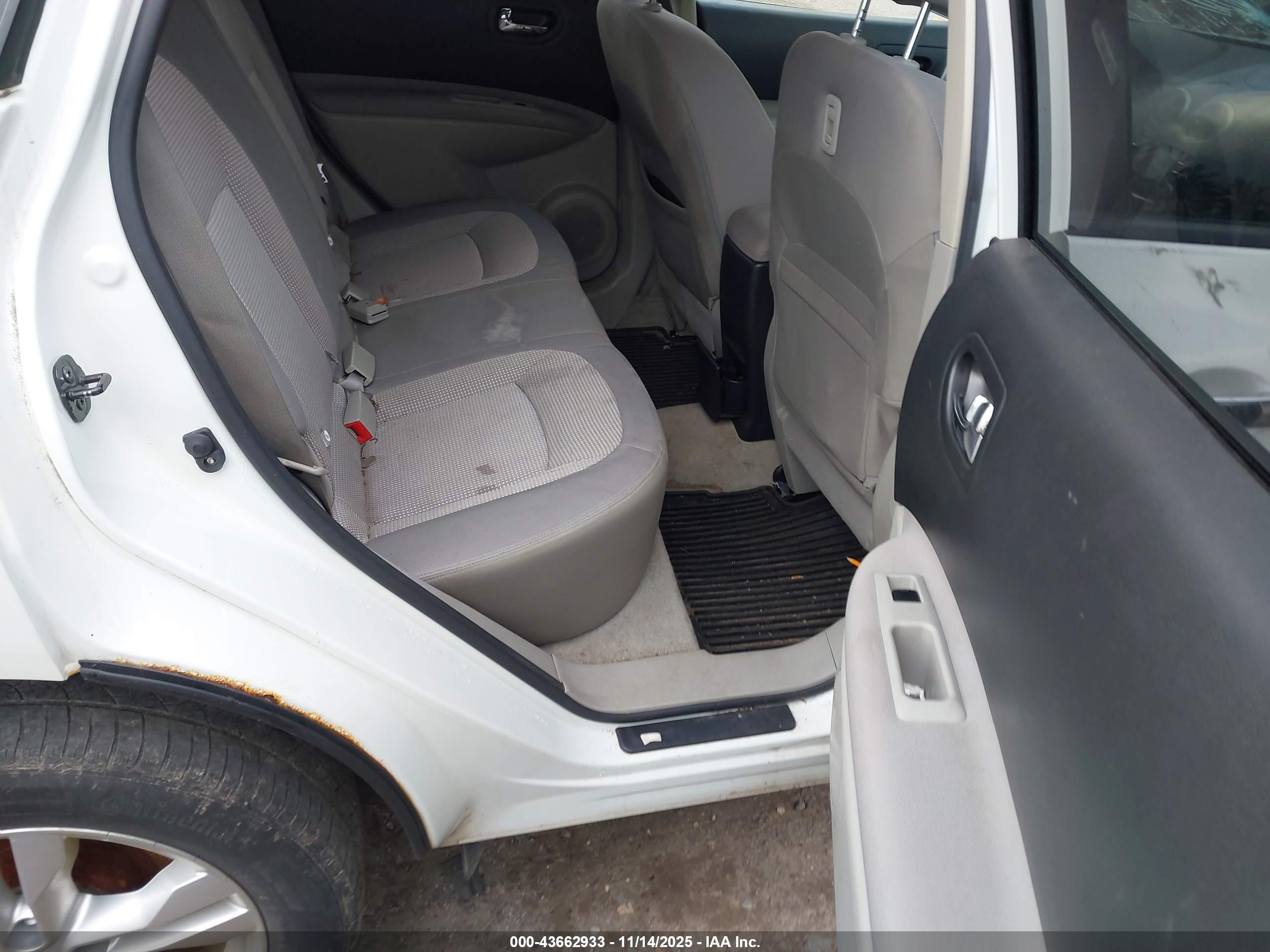 NISSAN ROGUE image 8