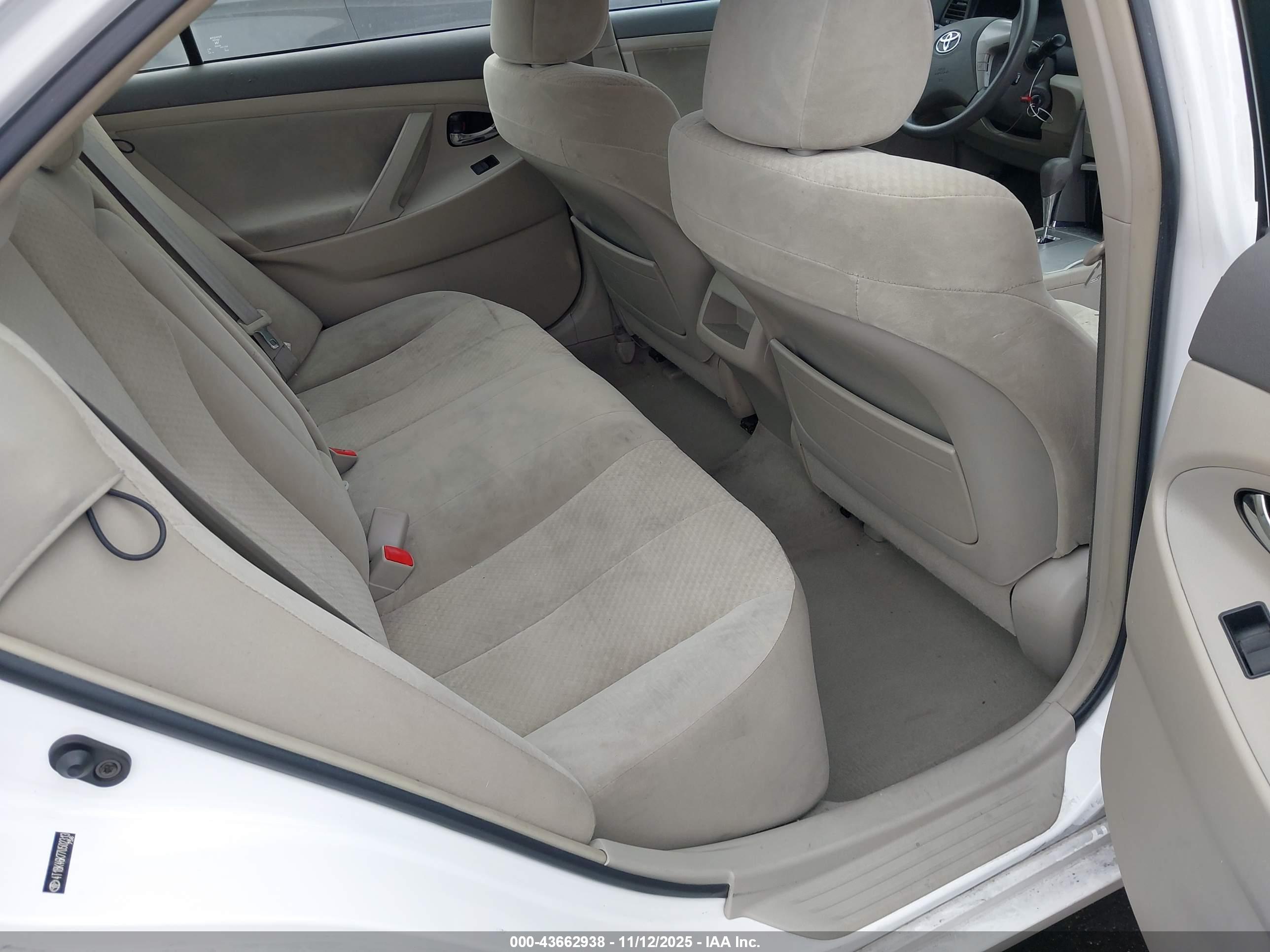 TOYOTA CAMRY image 8