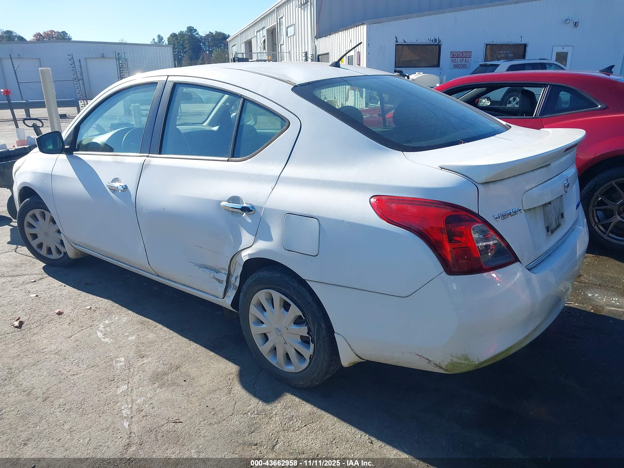 NISSAN VERSA image 3