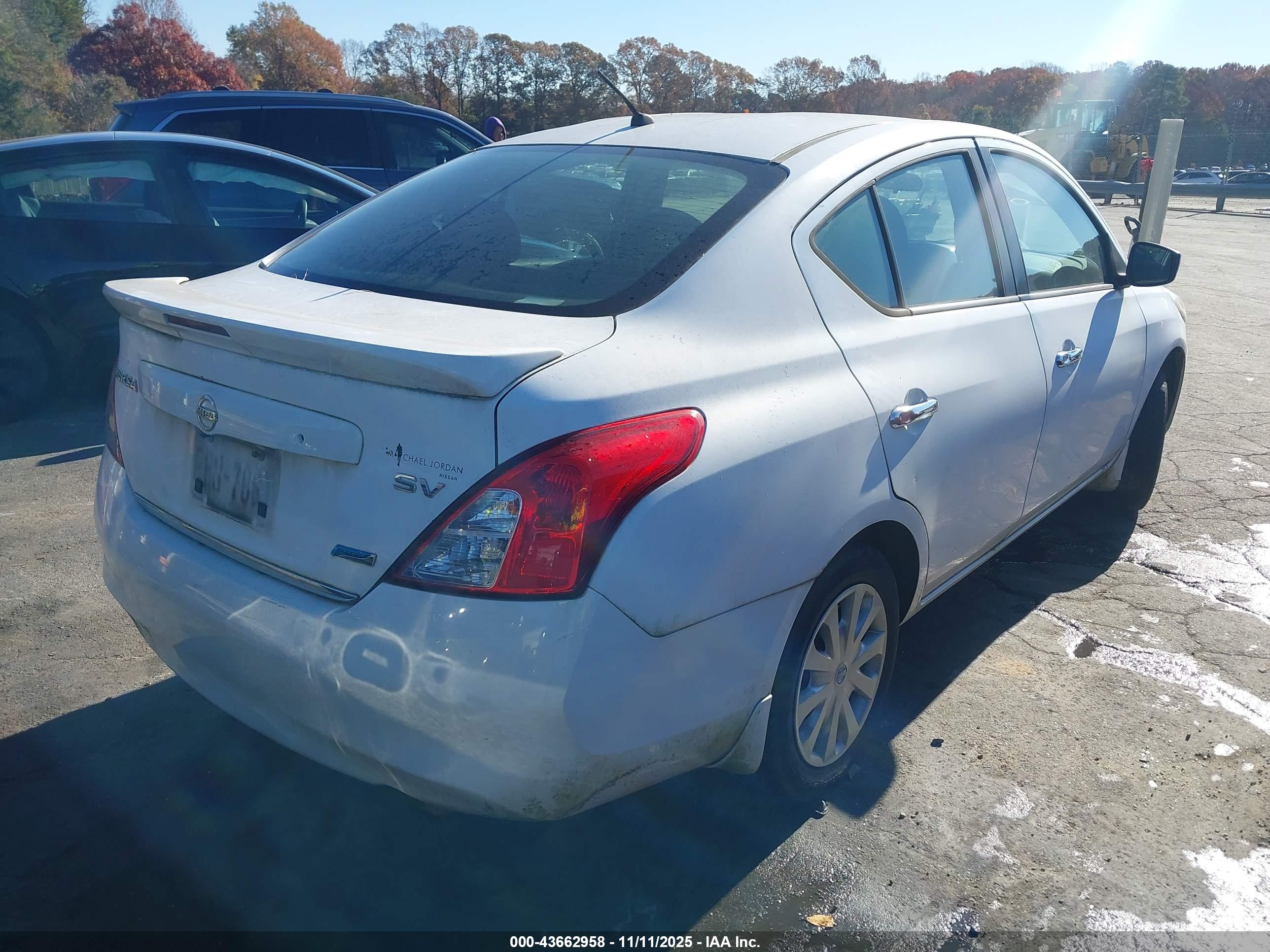 NISSAN VERSA image 4
