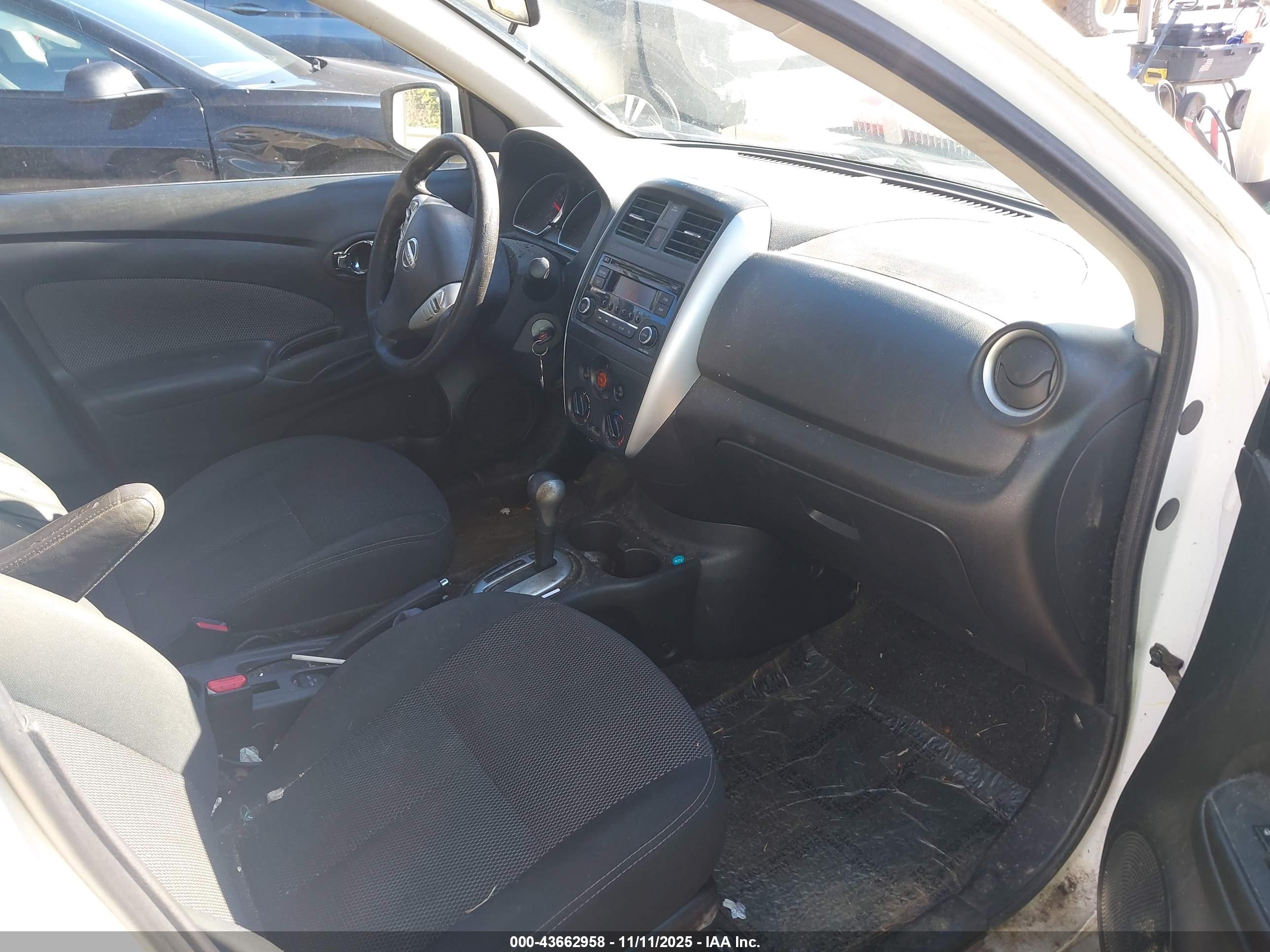 NISSAN VERSA image 5