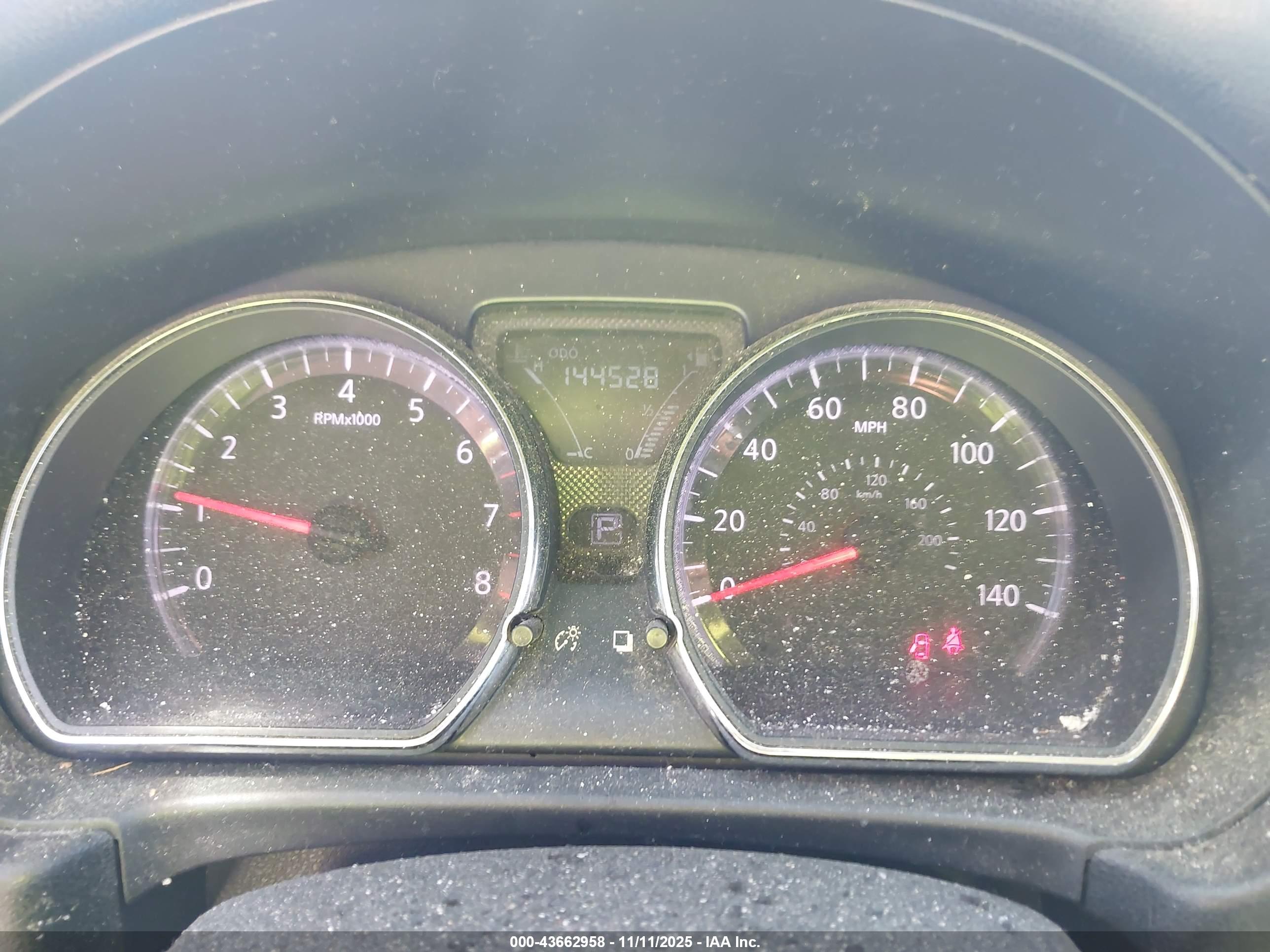 NISSAN VERSA image 7