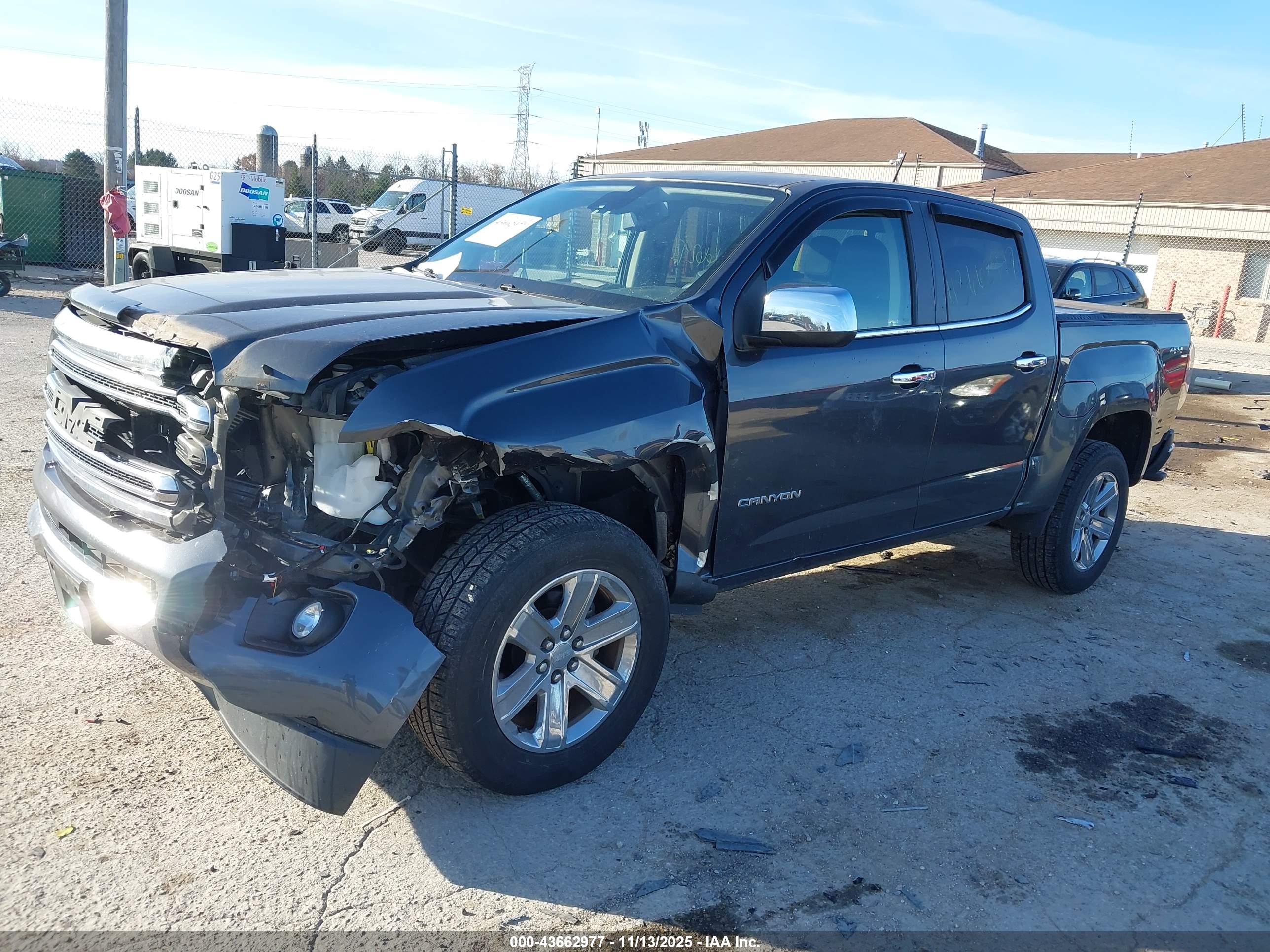 GMC CANYON image 2