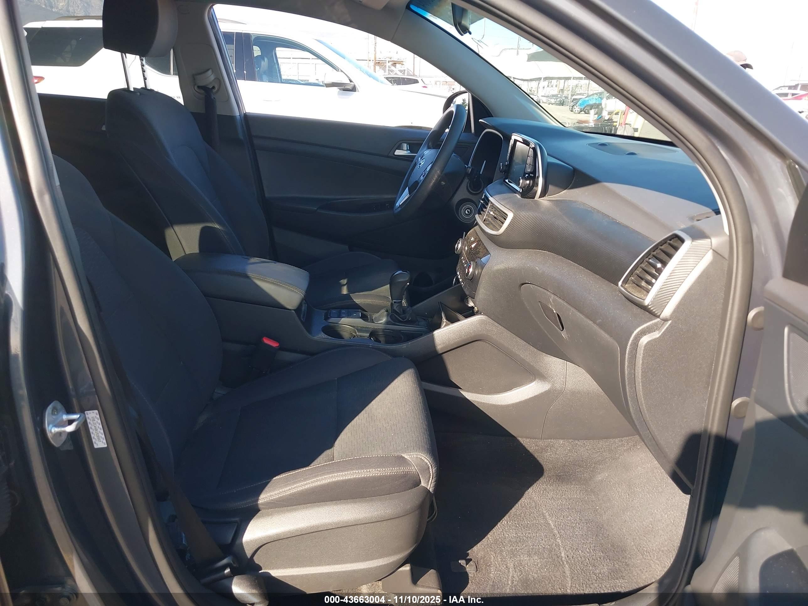HYUNDAI TUCSON image 5
