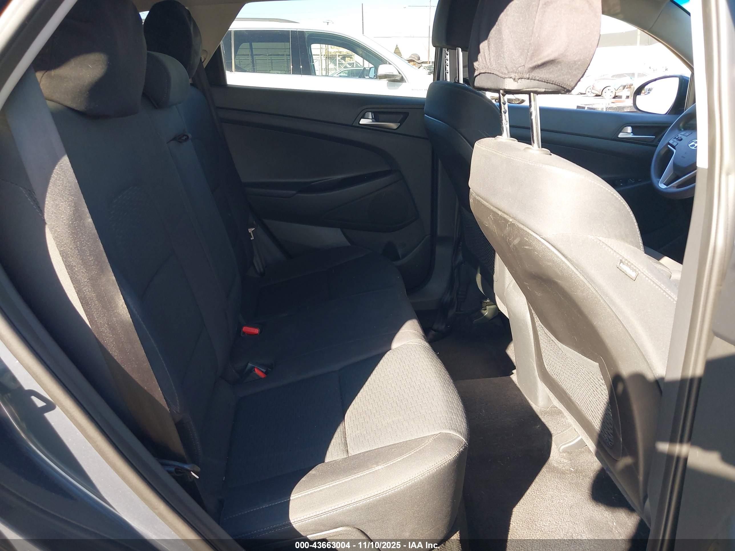 HYUNDAI TUCSON image 8